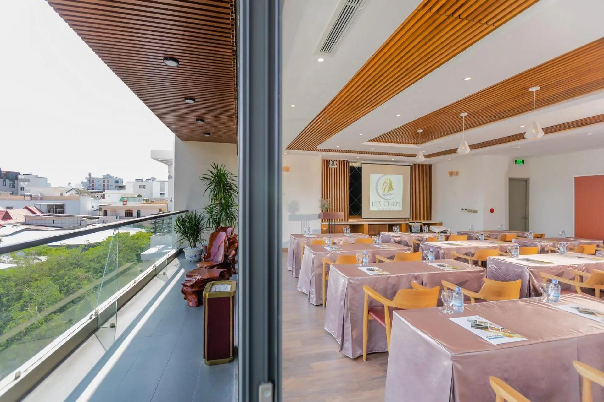 Meeting/conference room in Le's Cham Hotel