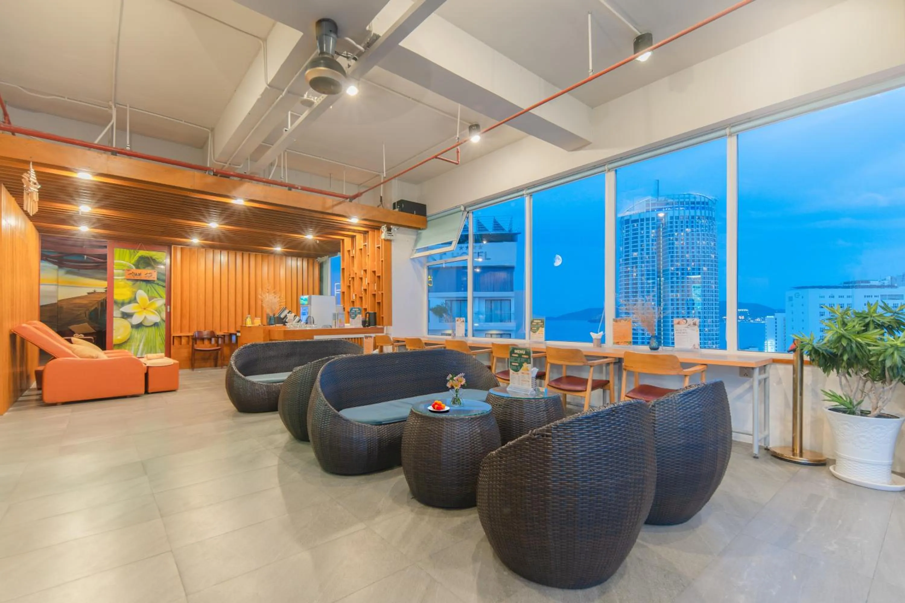 Swimming pool in Le's Cham Hotel