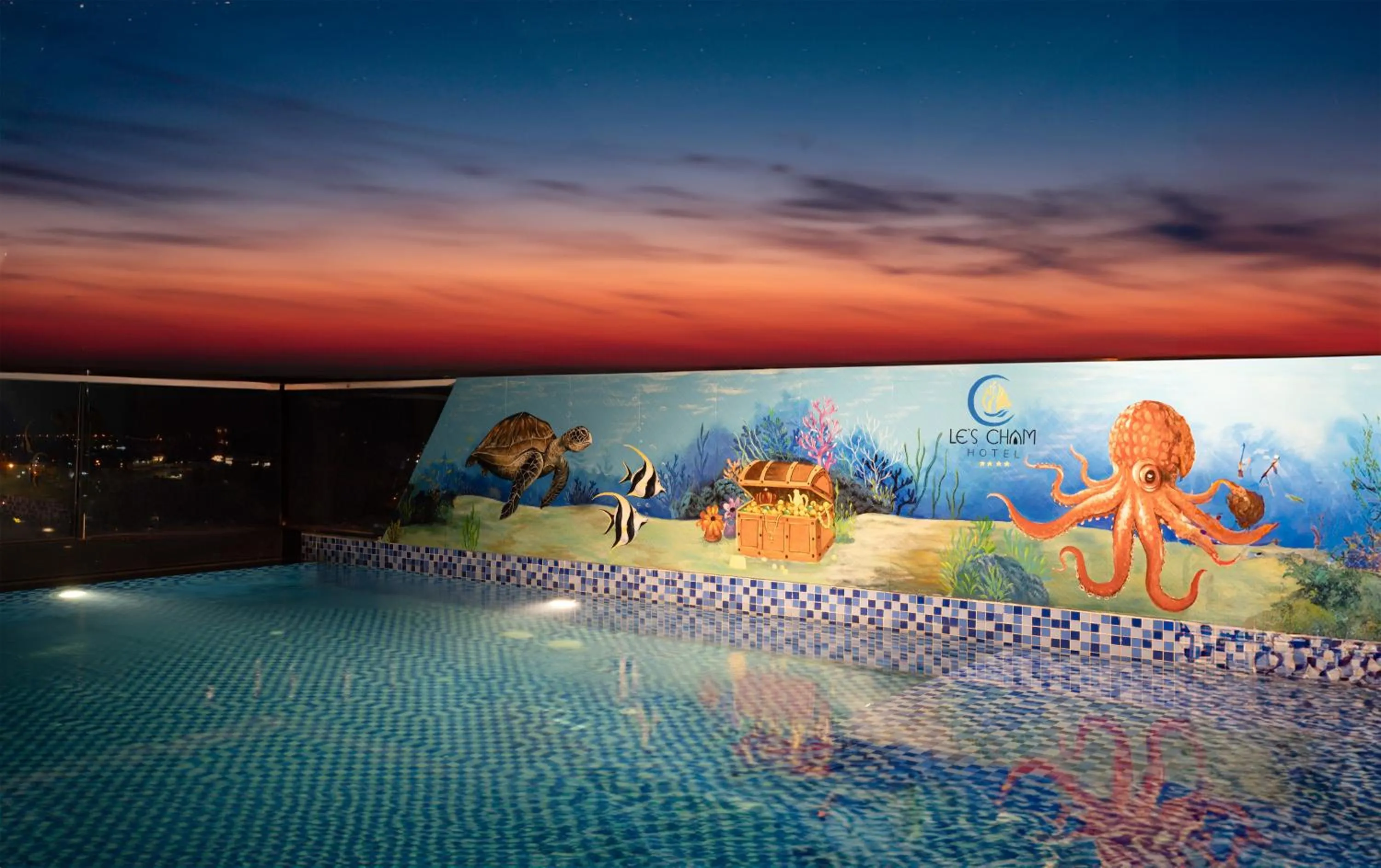 Swimming pool in Le's Cham Hotel