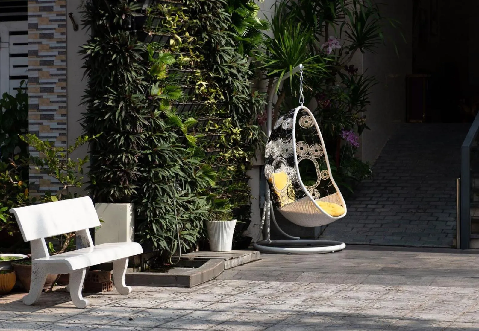 Day in Le's Cham Hotel