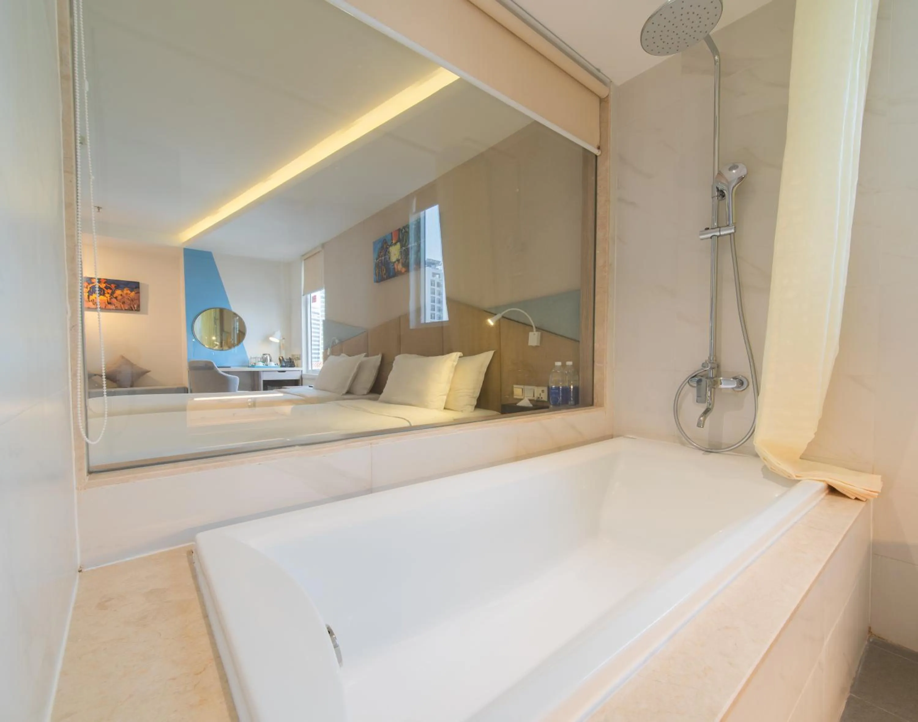 Toilet in Le's Cham Hotel