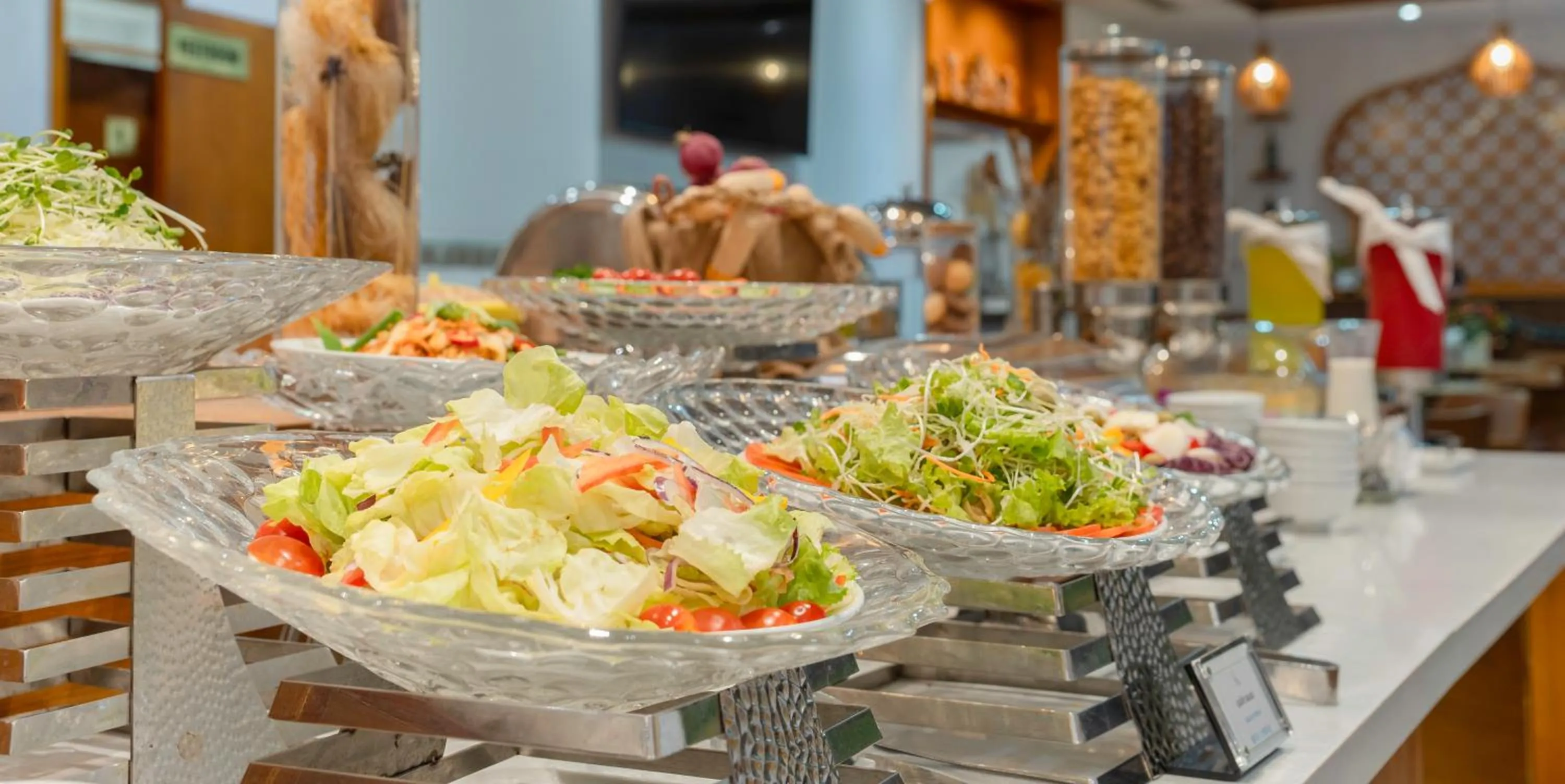 Food and drinks in Le's Cham Hotel