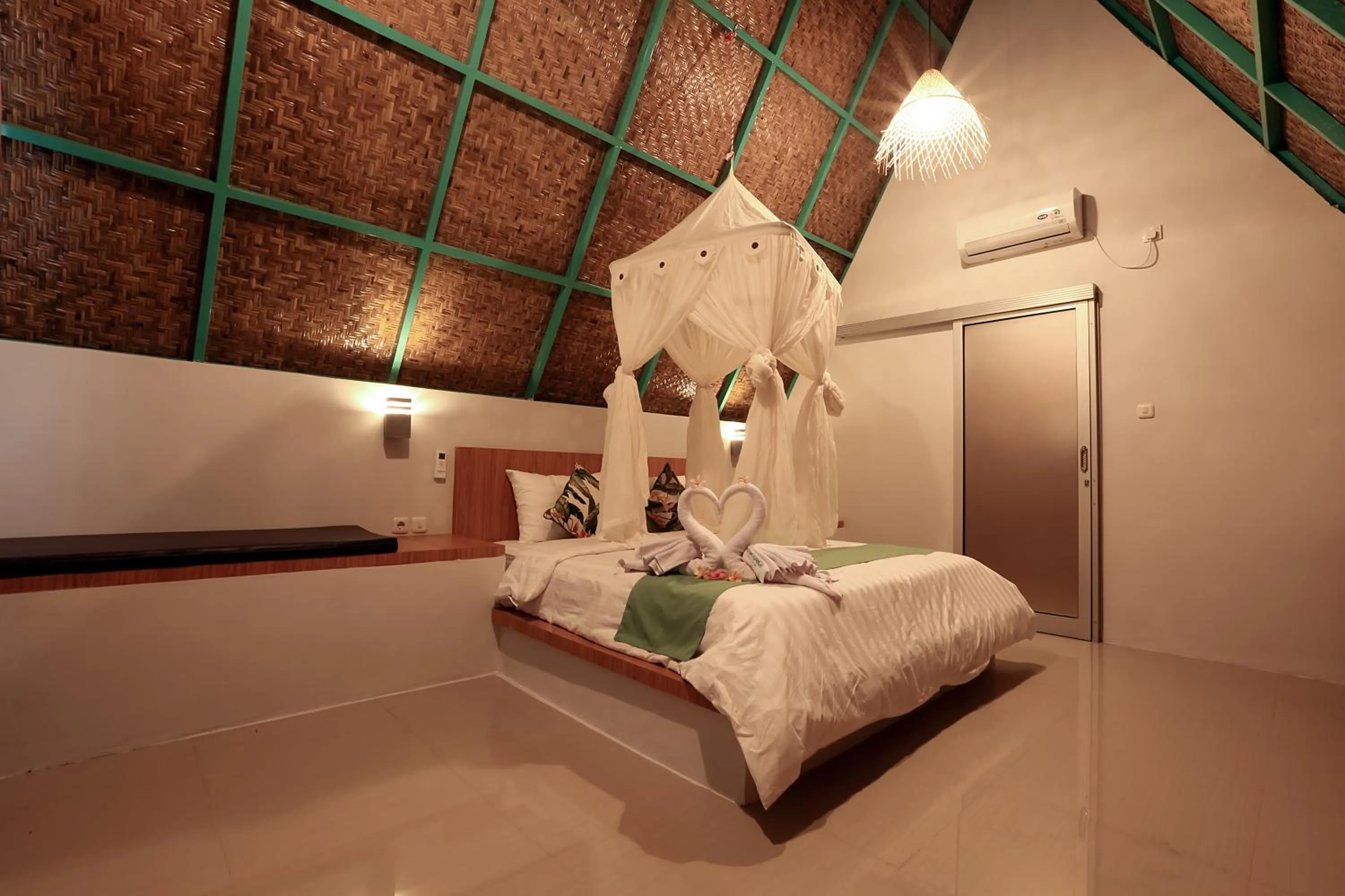 Photo of the whole room, Bed in Makarma Resort Lombok
