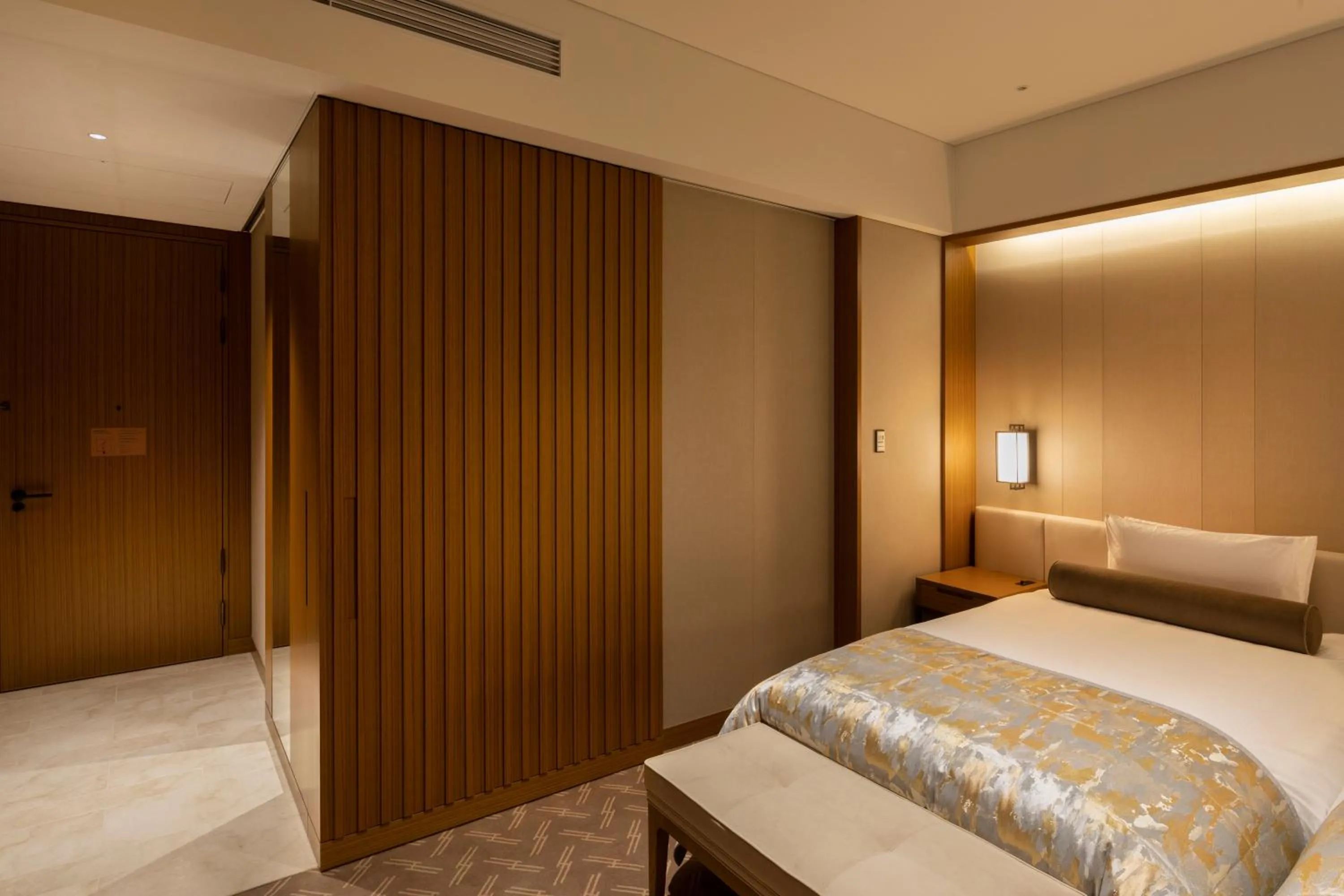 Photo of the whole room, Bed in The Okura Tokyo