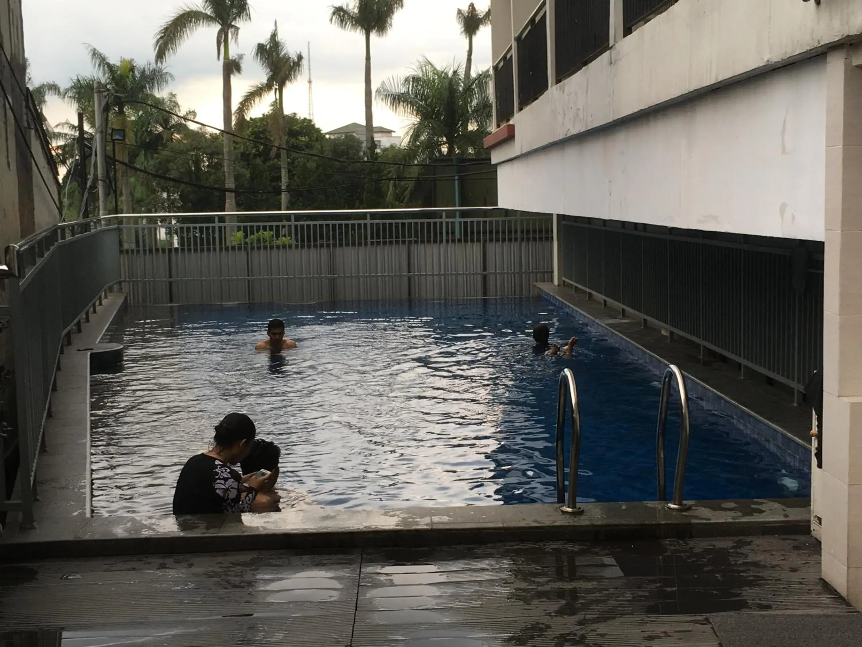 Swimming Pool in Beverly Dago Apartment