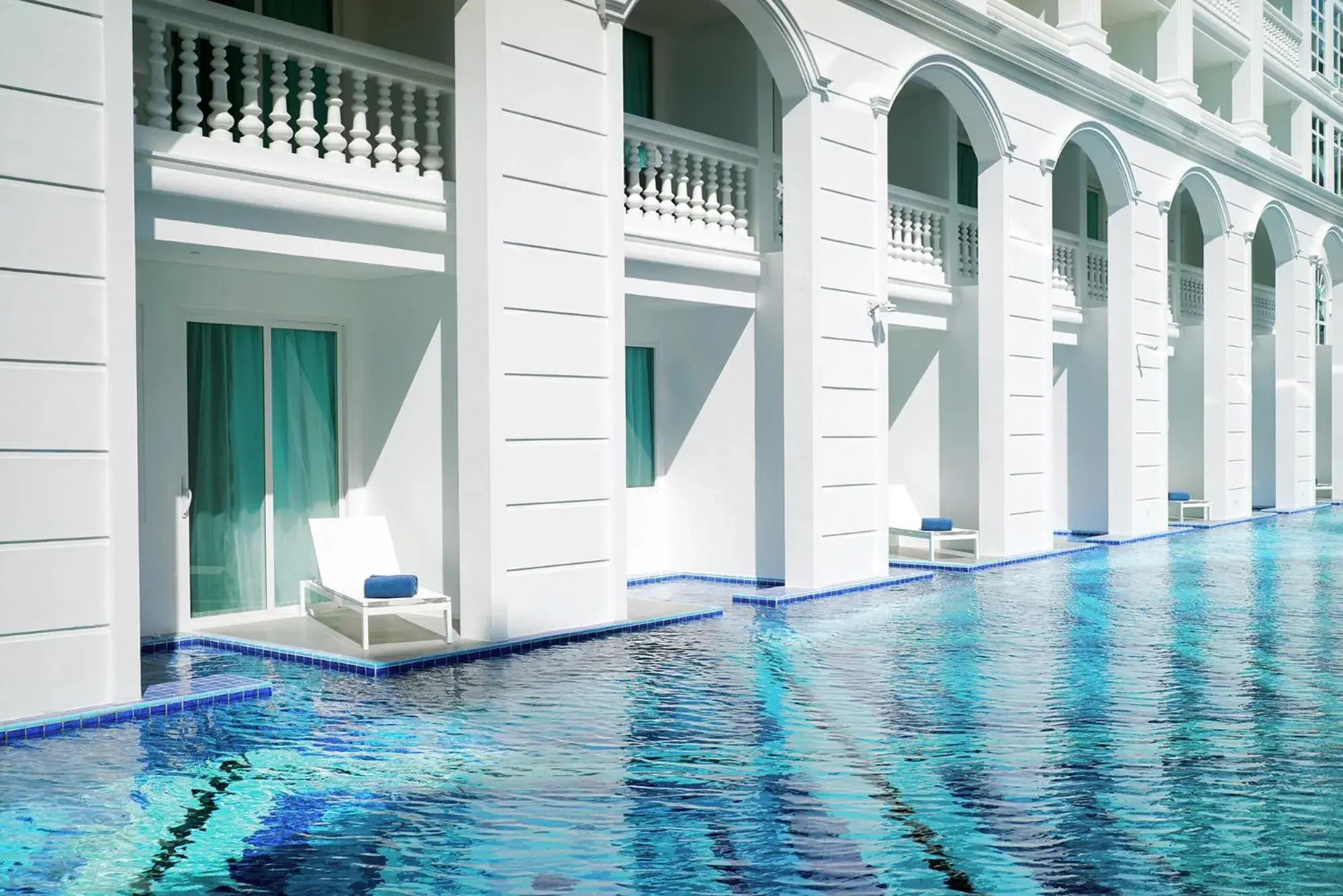 Swimming pool in Mövenpick Myth Hotel Patong Phuket Swimming pool in Mövenpick Myth Hotel Patong Phuket