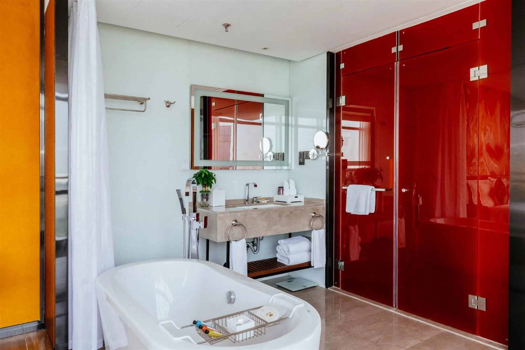 Bathroom in Hisilk Artwork Center Fliport Coso Hotel