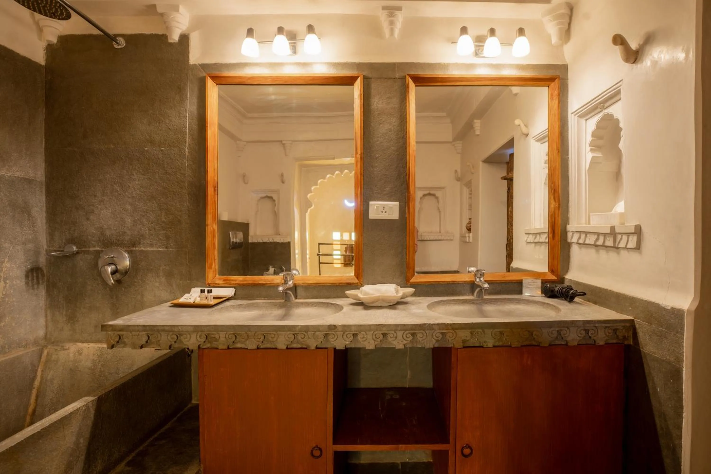 Bathroom in Madri Haveli