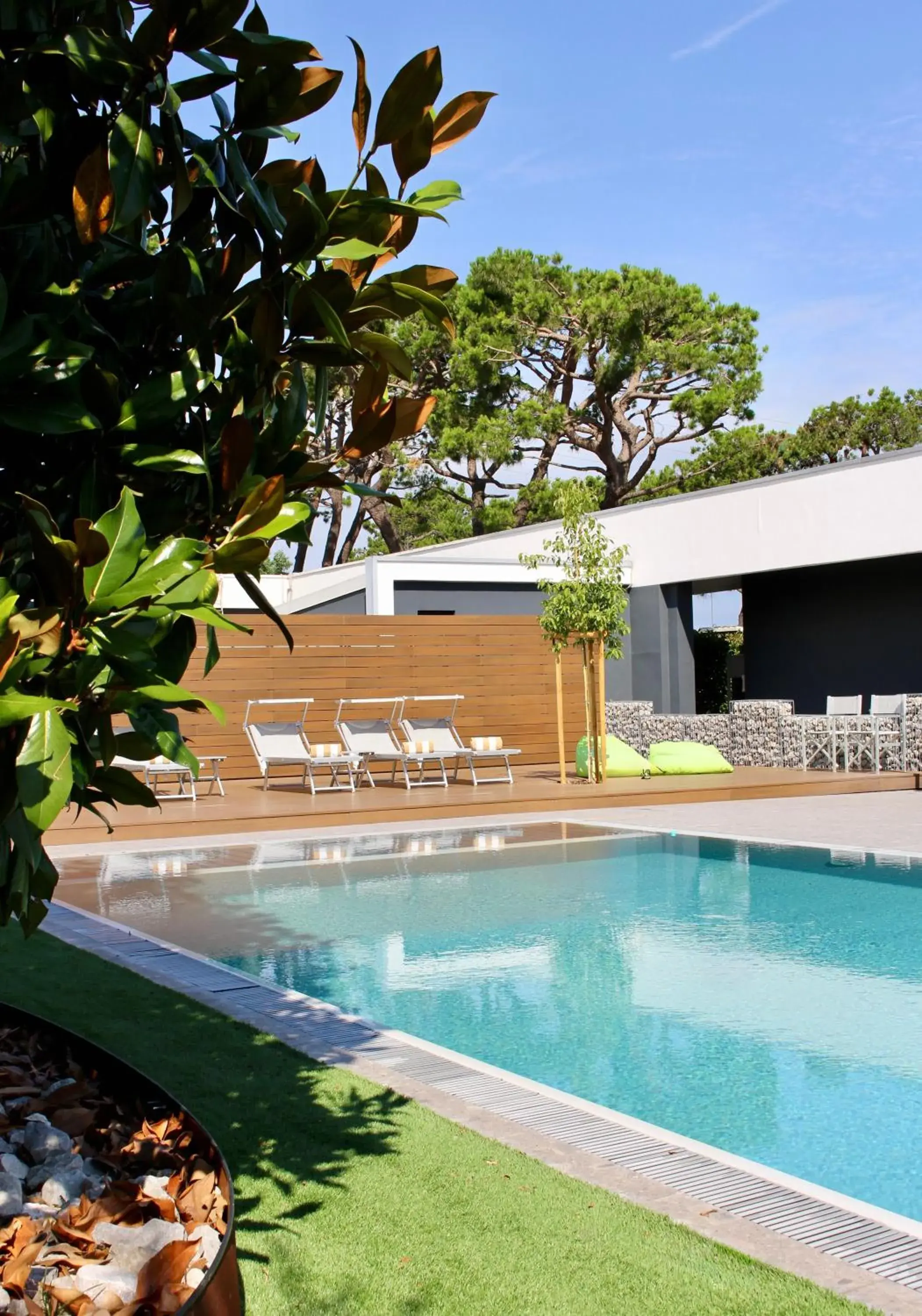 Swimming pool in Hotel Mealba Swimming pool in Hotel Mealba