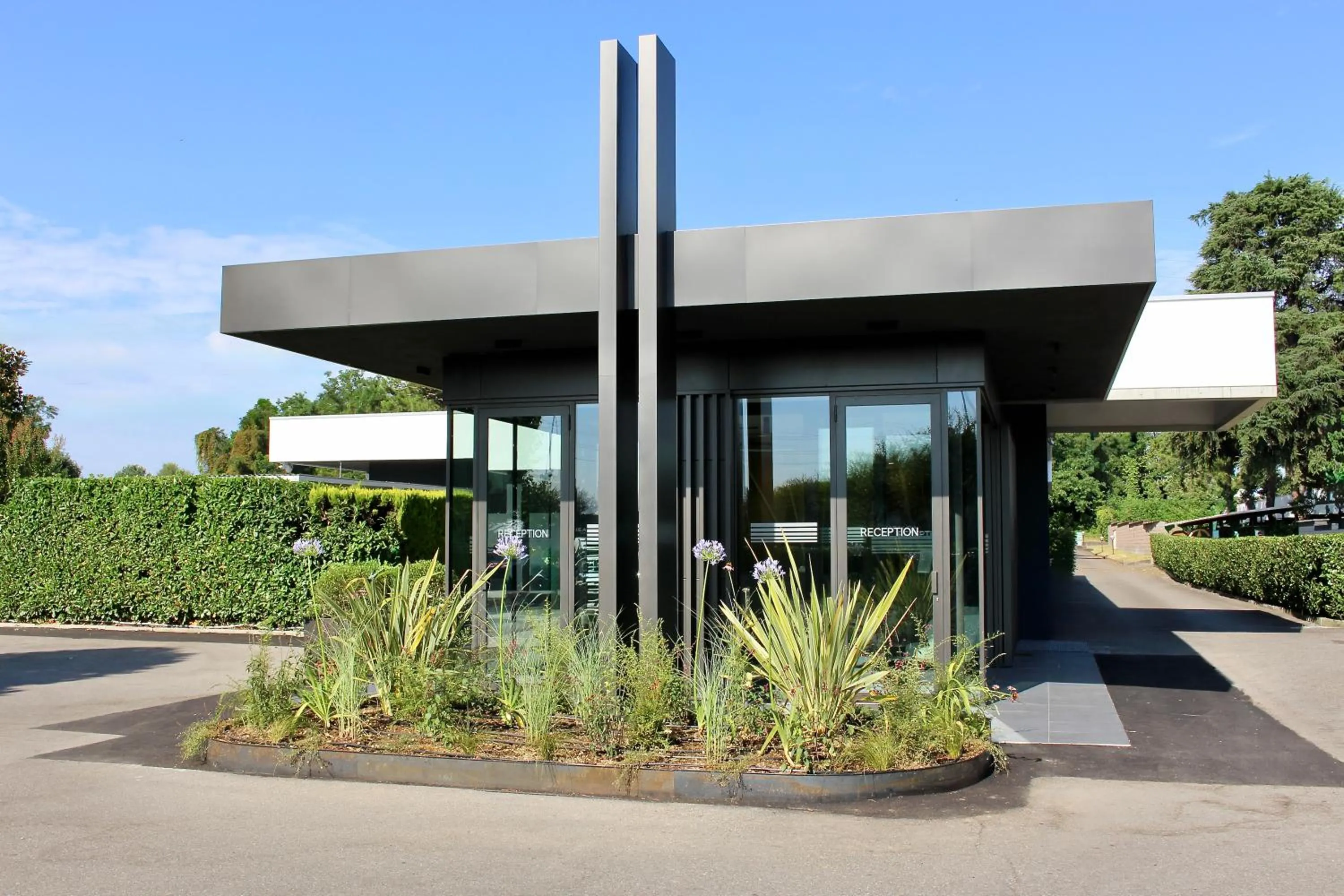 Property building in Hotel Mealba