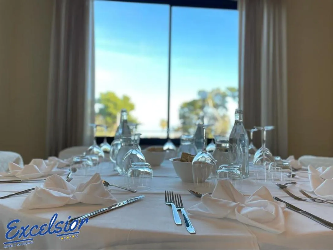 Restaurant/places to eat in Hotel Excelsior