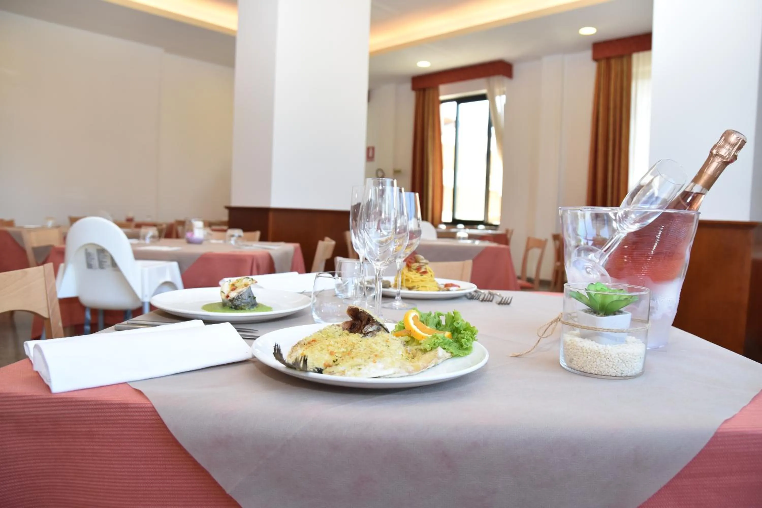 Restaurant/places to eat in Hotel Excelsior