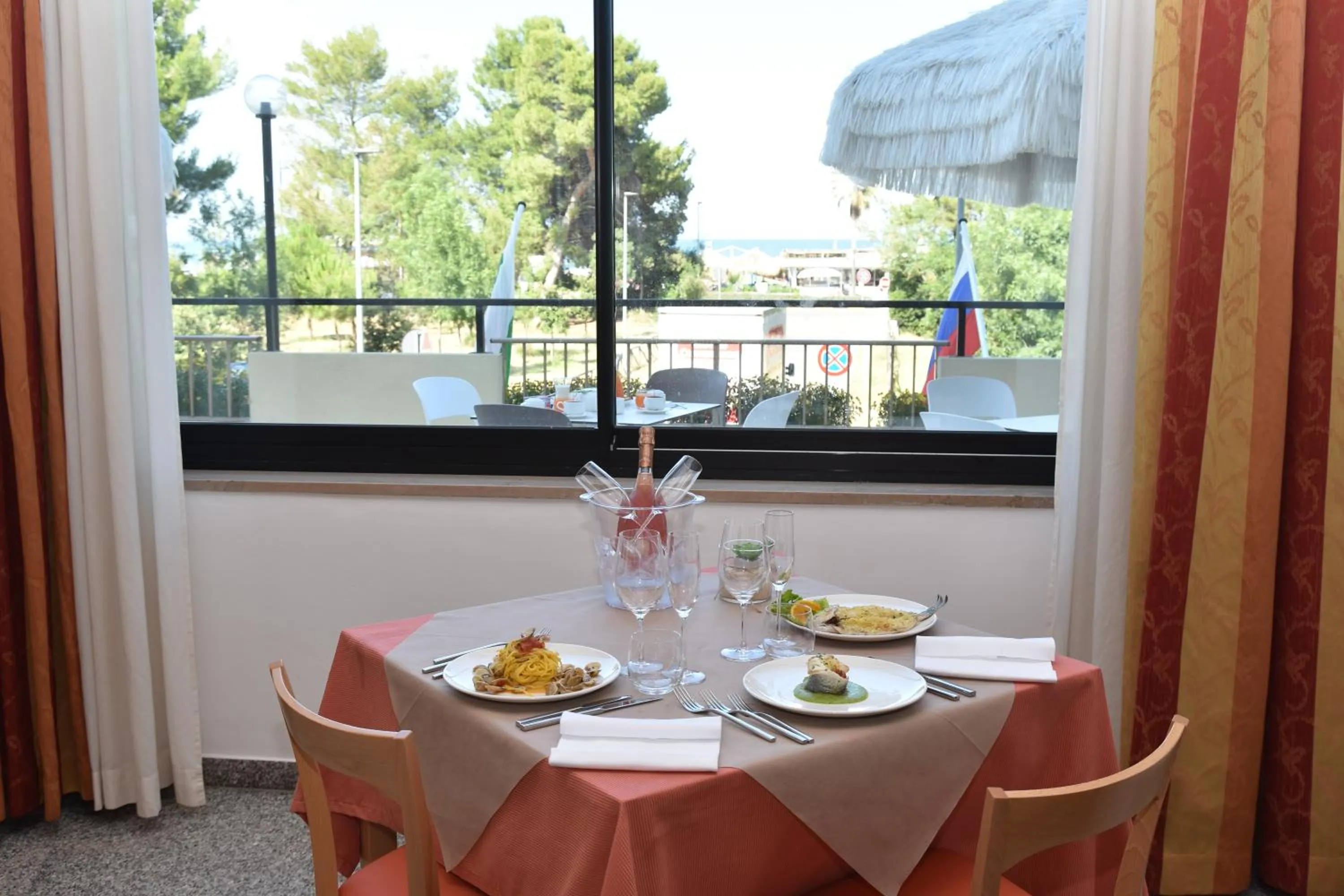 Restaurant/places to eat in Hotel Excelsior