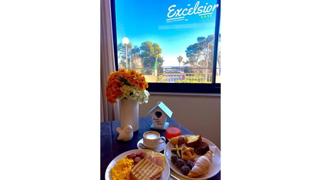 Food and drinks in Hotel Excelsior