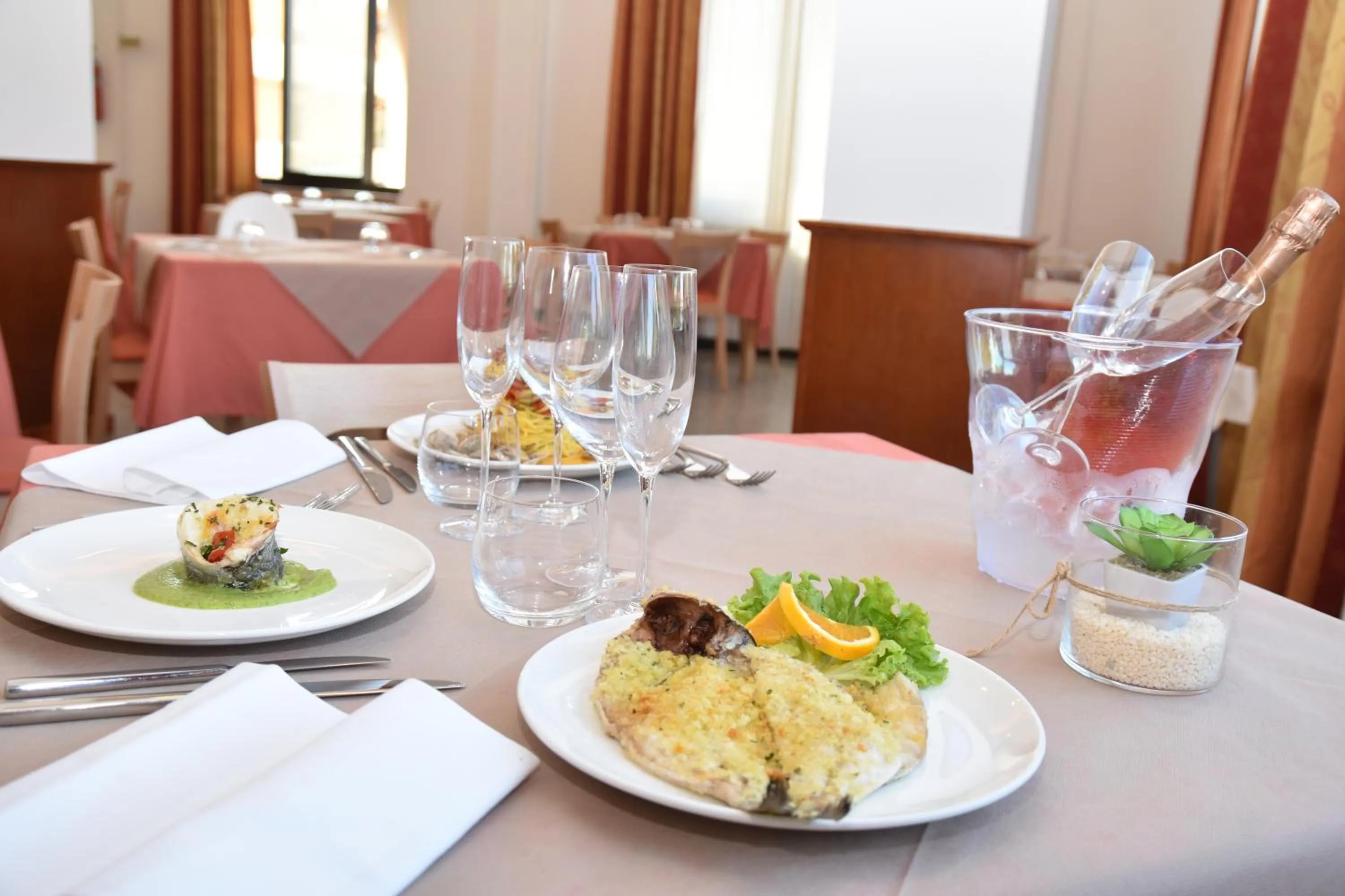 Restaurant/places to eat in Hotel Excelsior