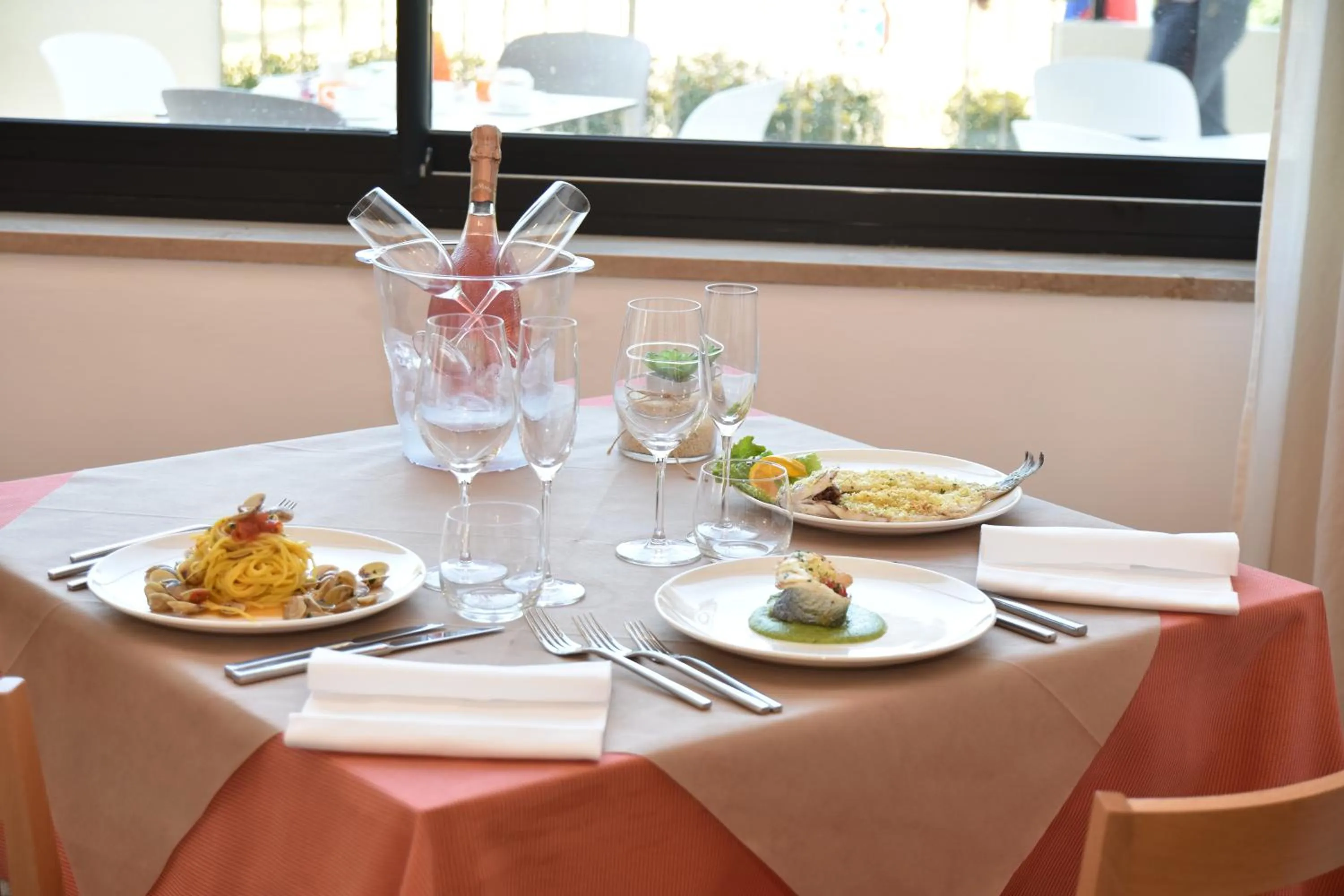 Restaurant/places to eat in Hotel Excelsior