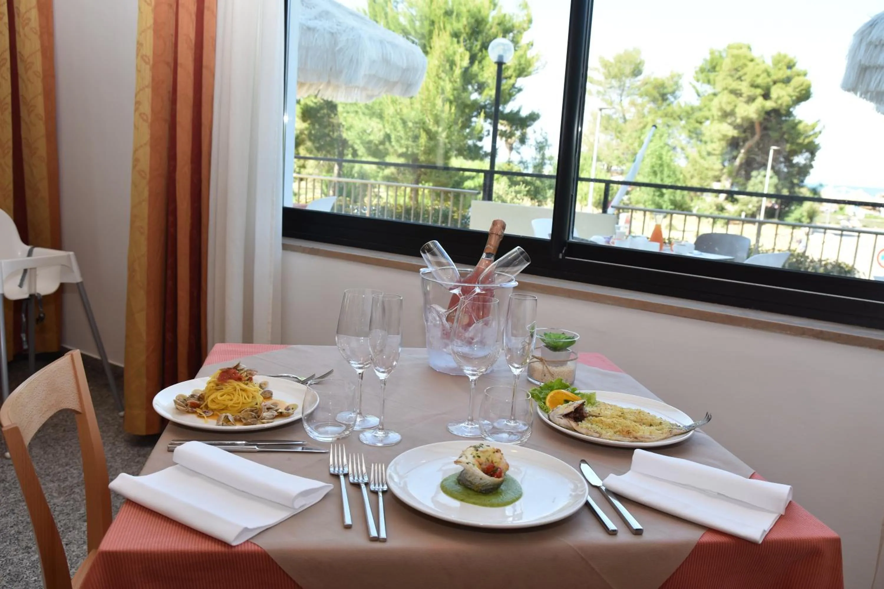 Restaurant/places to eat in Hotel Excelsior