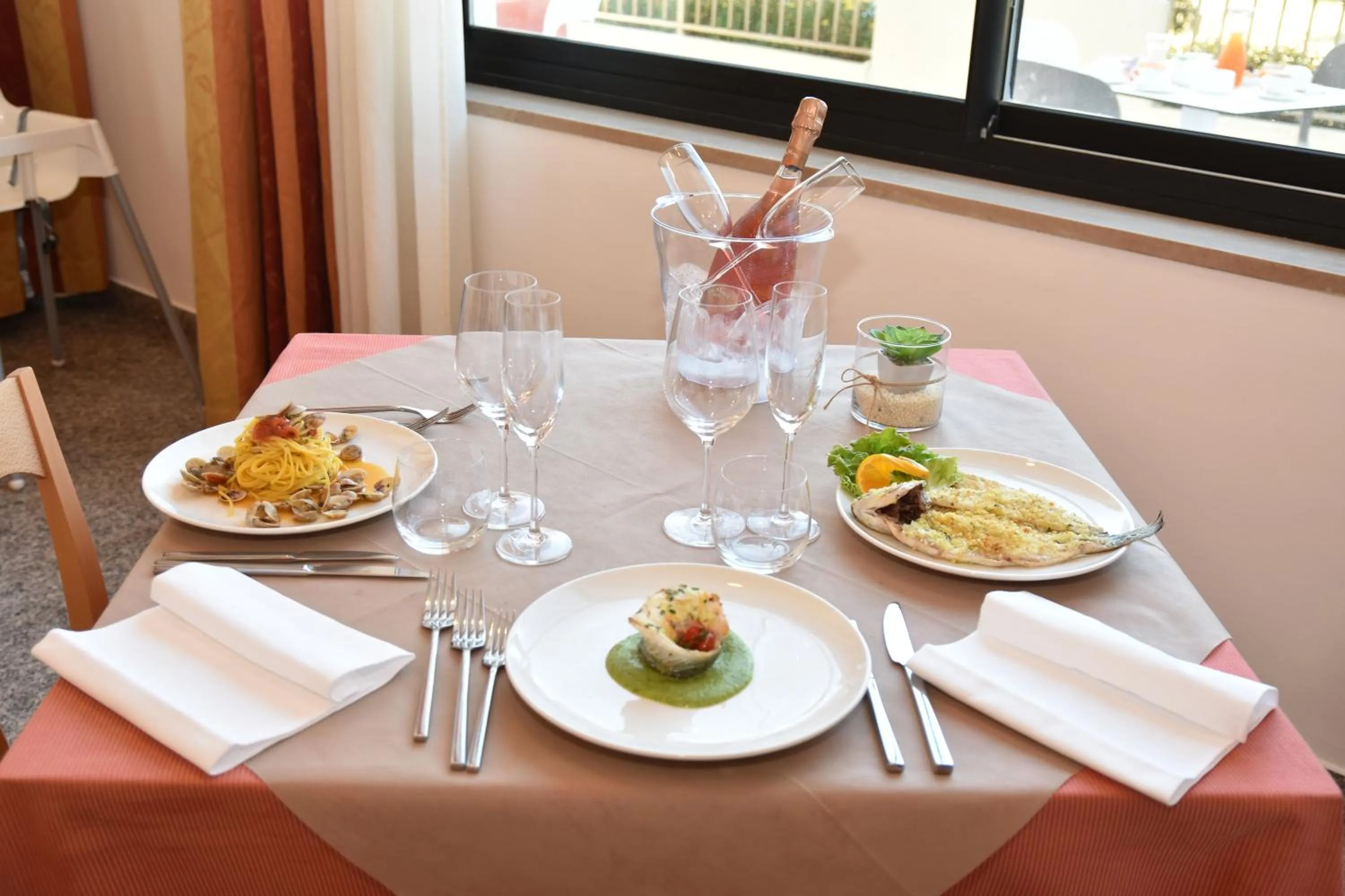 Restaurant/places to eat in Hotel Excelsior