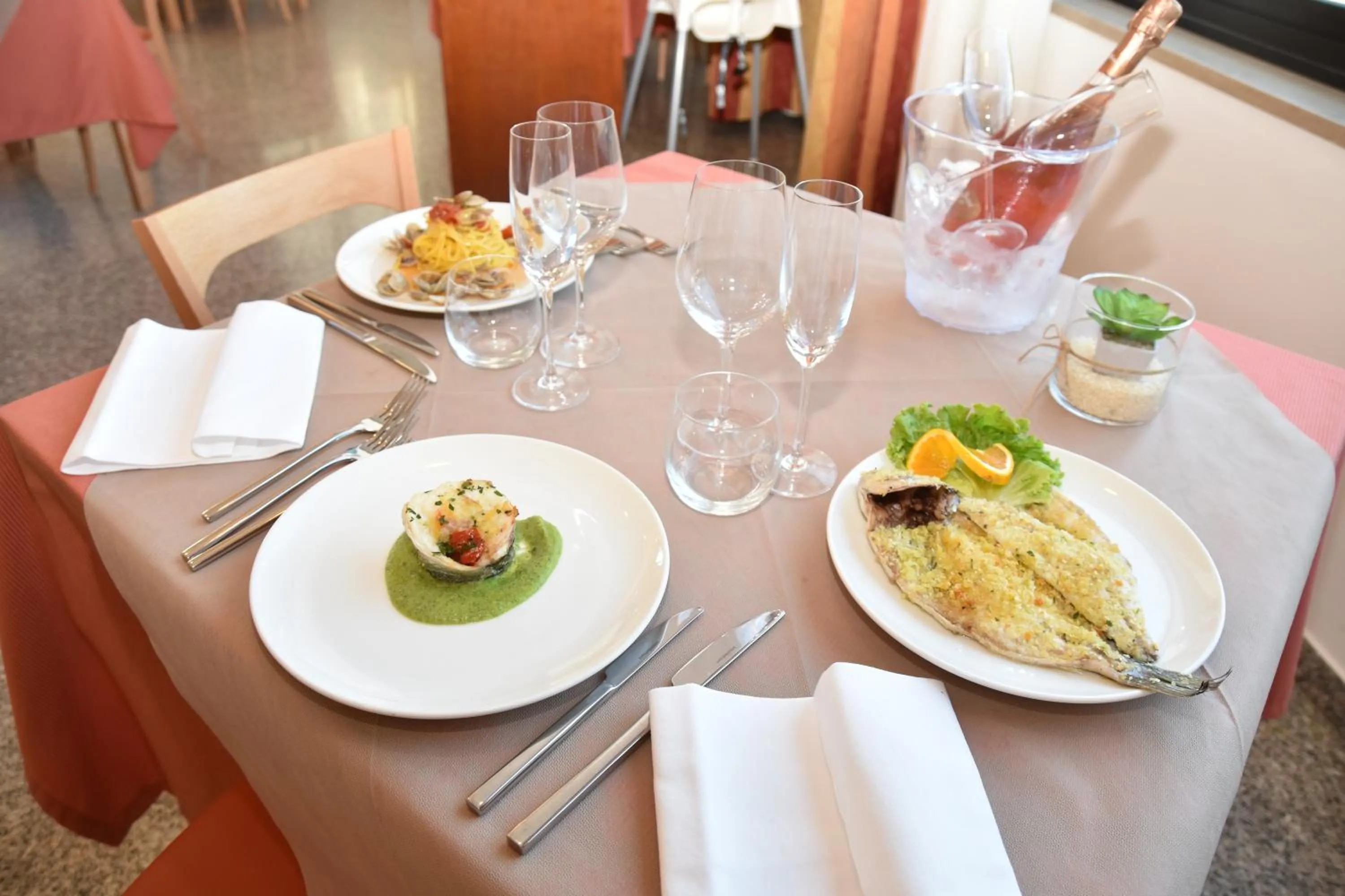 Restaurant/places to eat in Hotel Excelsior