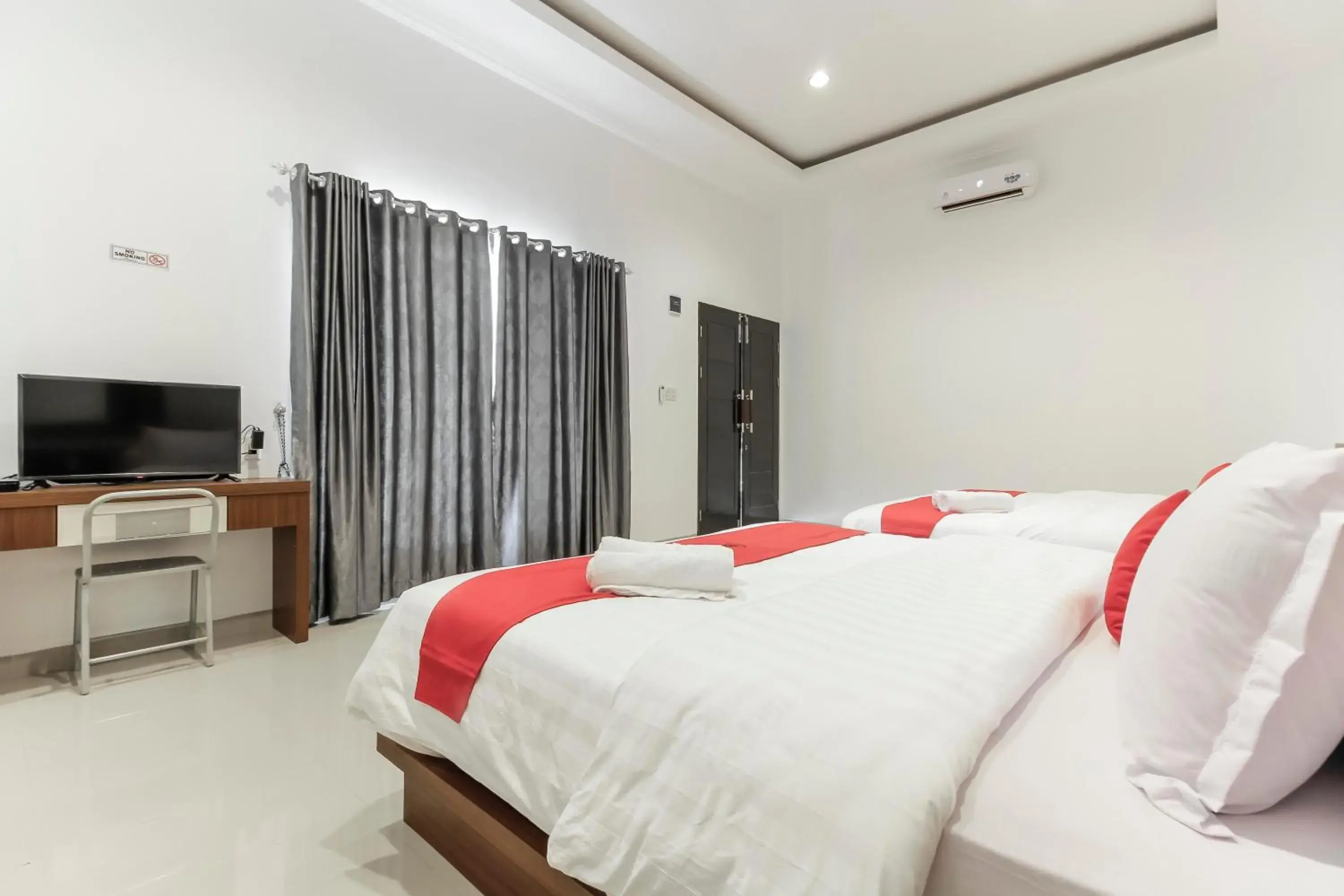 Bedroom, Bed in RedDoorz Premium @ Setiabudi Medan Bedroom, Bed in RedDoorz Premium @ Setiabudi Medan