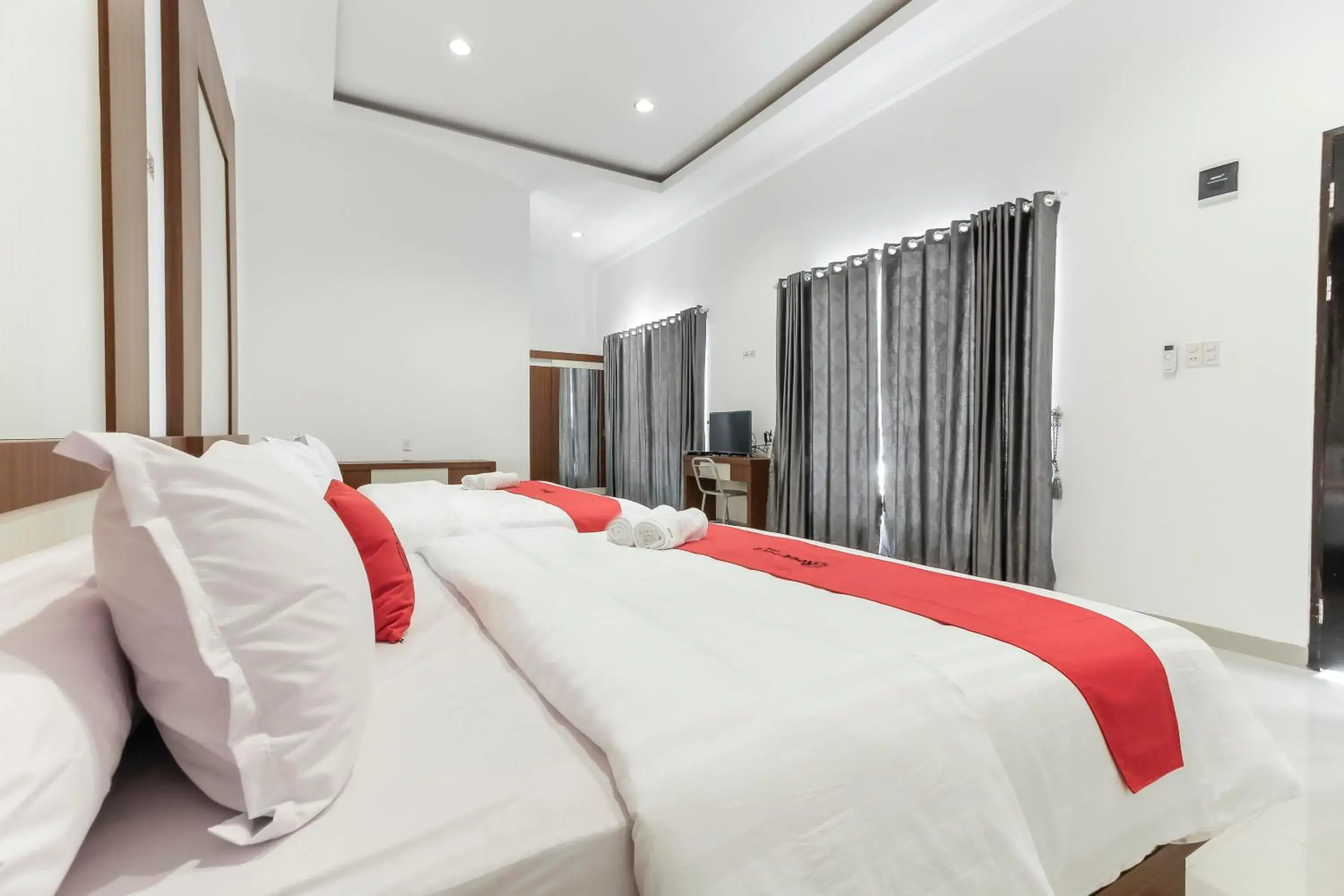 Bedroom, Bed in RedDoorz Premium @ Setiabudi Medan Bedroom, Bed in RedDoorz Premium @ Setiabudi Medan