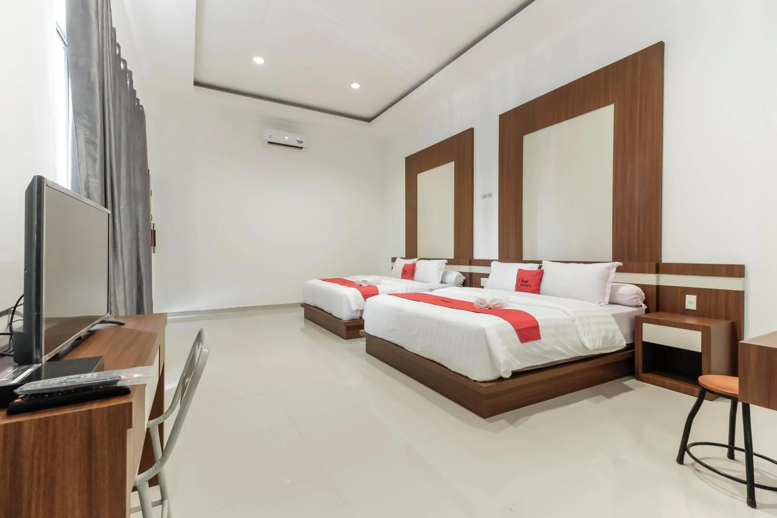 Bedroom, Bed in RedDoorz Premium @ Setiabudi Medan Bedroom, Bed in RedDoorz Premium @ Setiabudi Medan