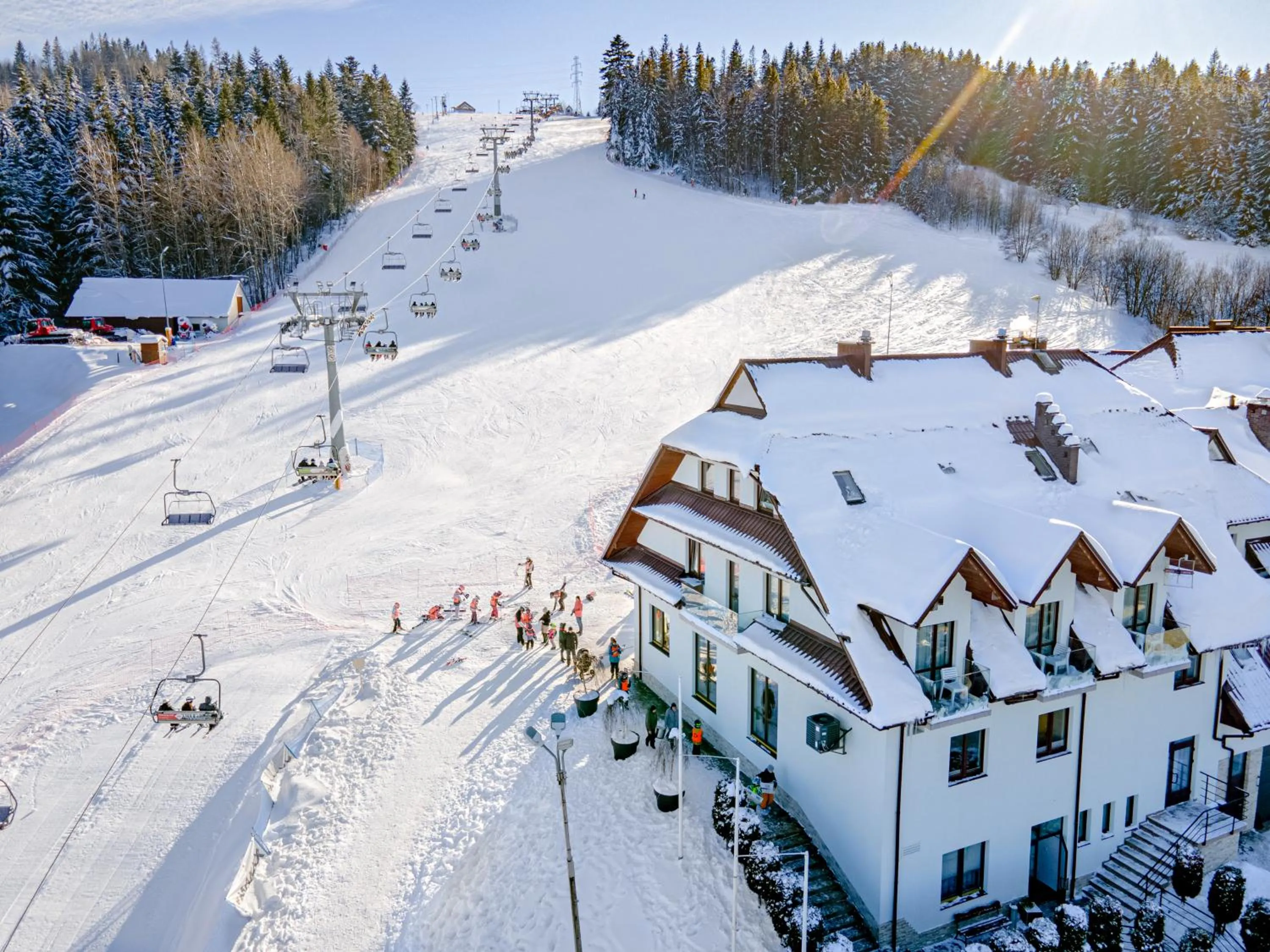 Property building in Hotel Kompleks Beskid z basenem i stokiem narciarskim - blisko Babiej Góry