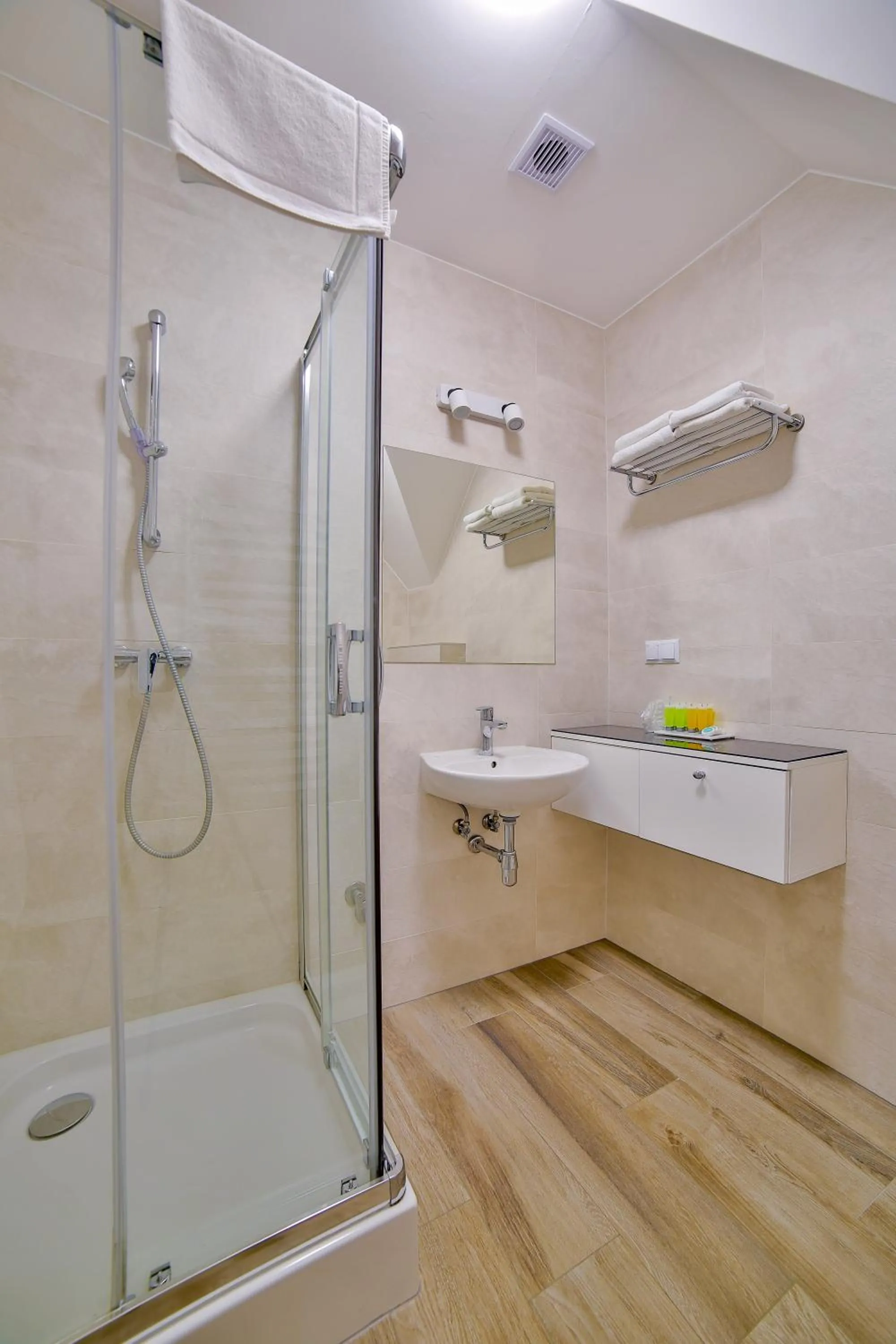 Bathroom in Hotel Kompleks Beskid z basenem i stokiem narciarskim - blisko Babiej Góry