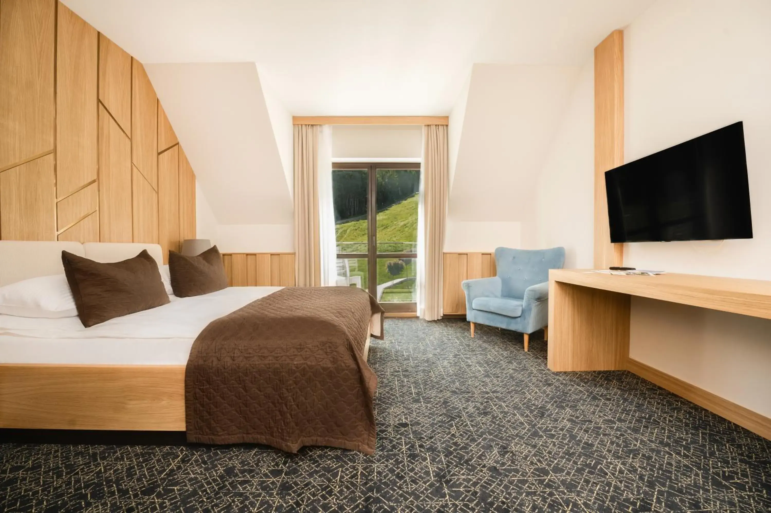 Deluxe Double Room in Hotel Kompleks Beskid z basenem i stokiem narciarskim - blisko Babiej Góry Deluxe Double Room in Hotel Kompleks Beskid z basenem i stokiem narciarskim - blisko Babiej Góry