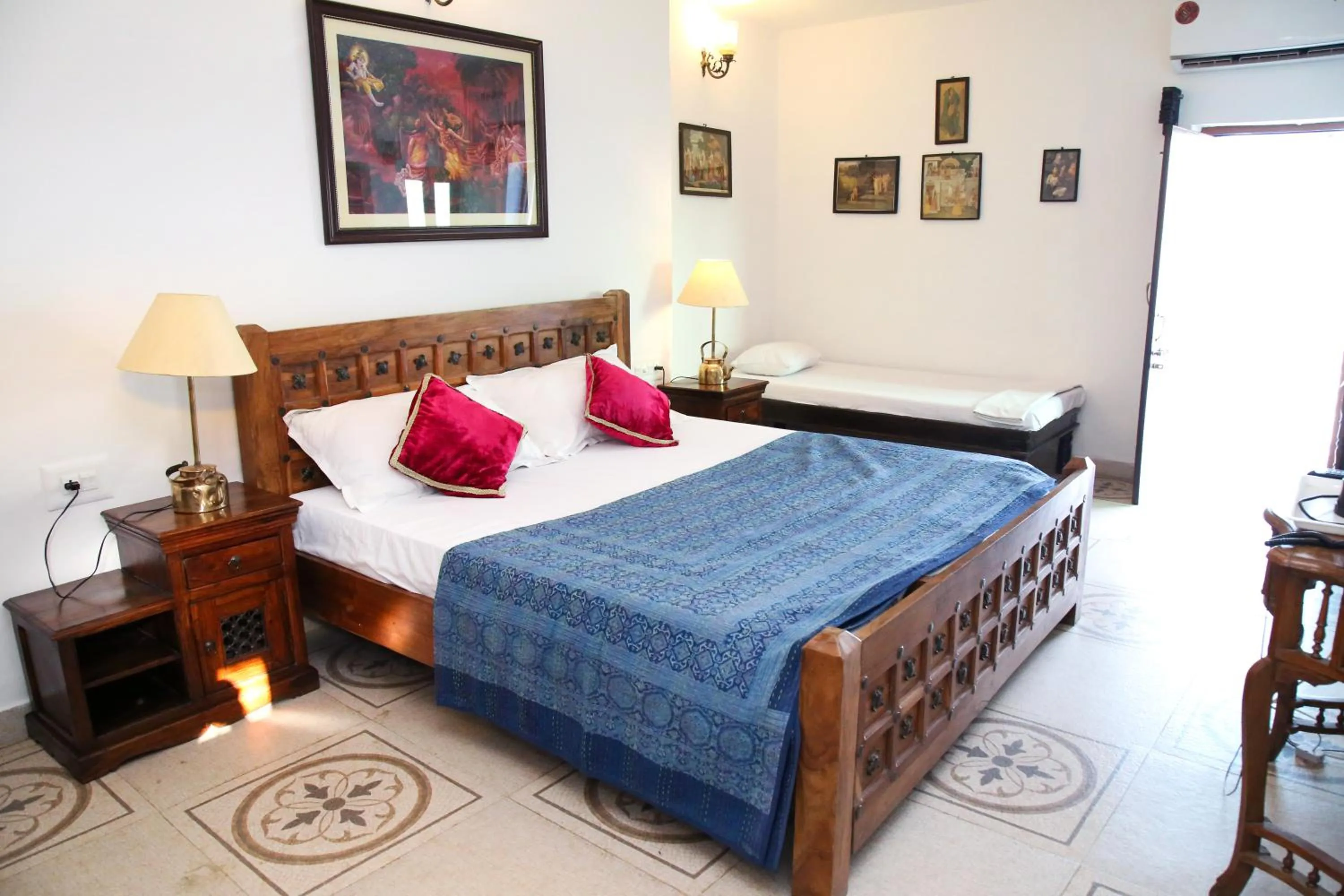 Bed in Yogis Guest House