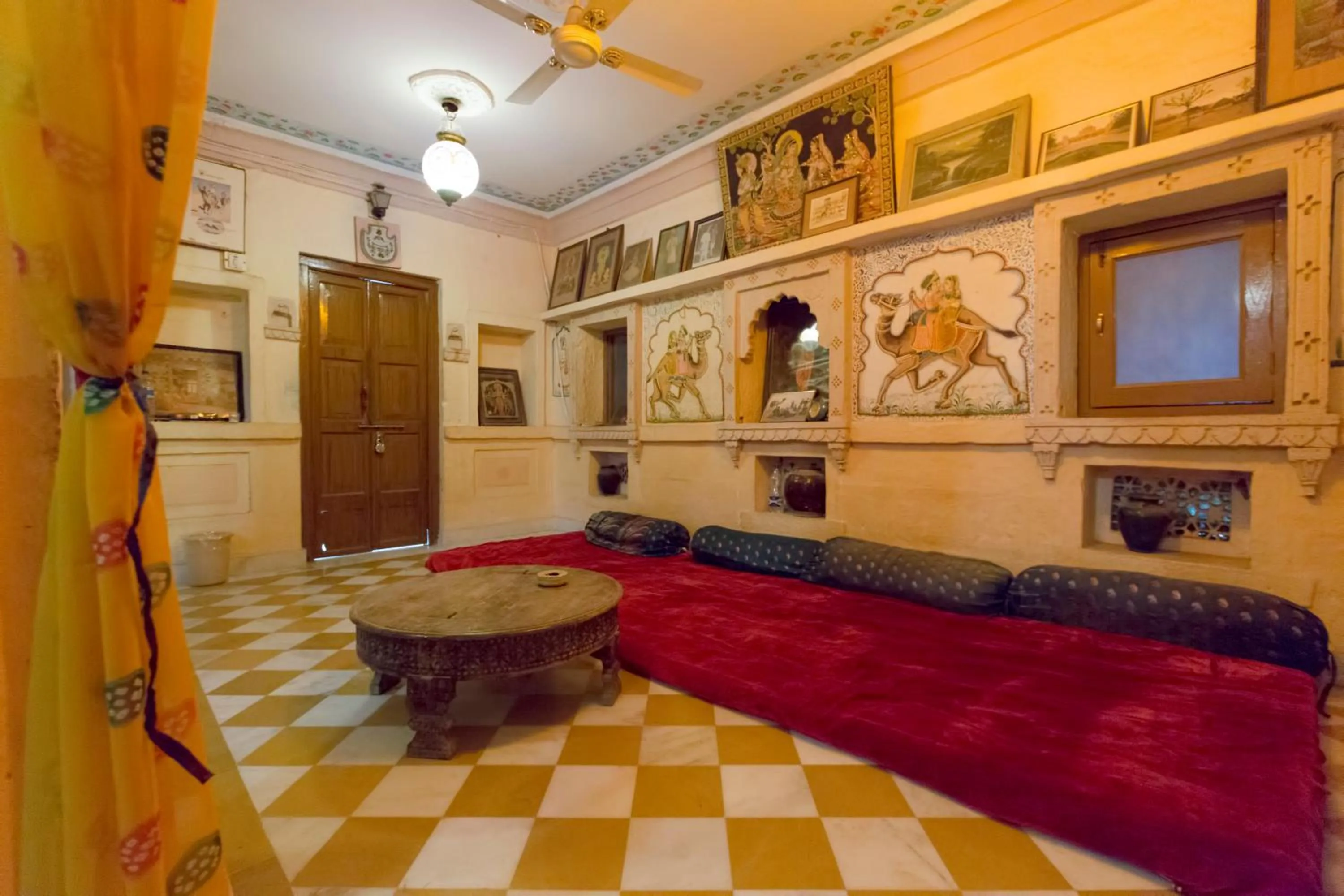 Living room in Yogis Guest House