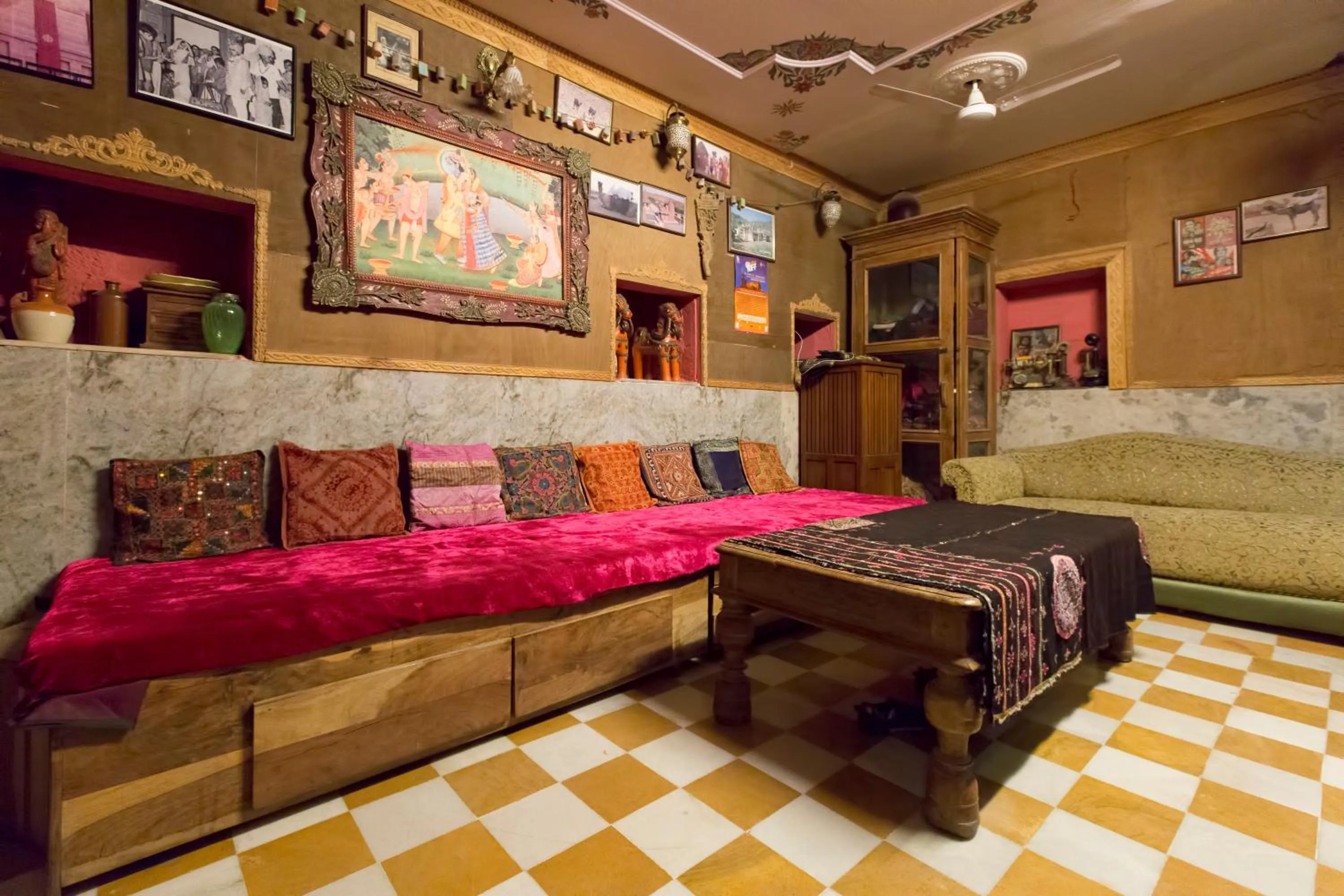 Living room in Yogis Guest House