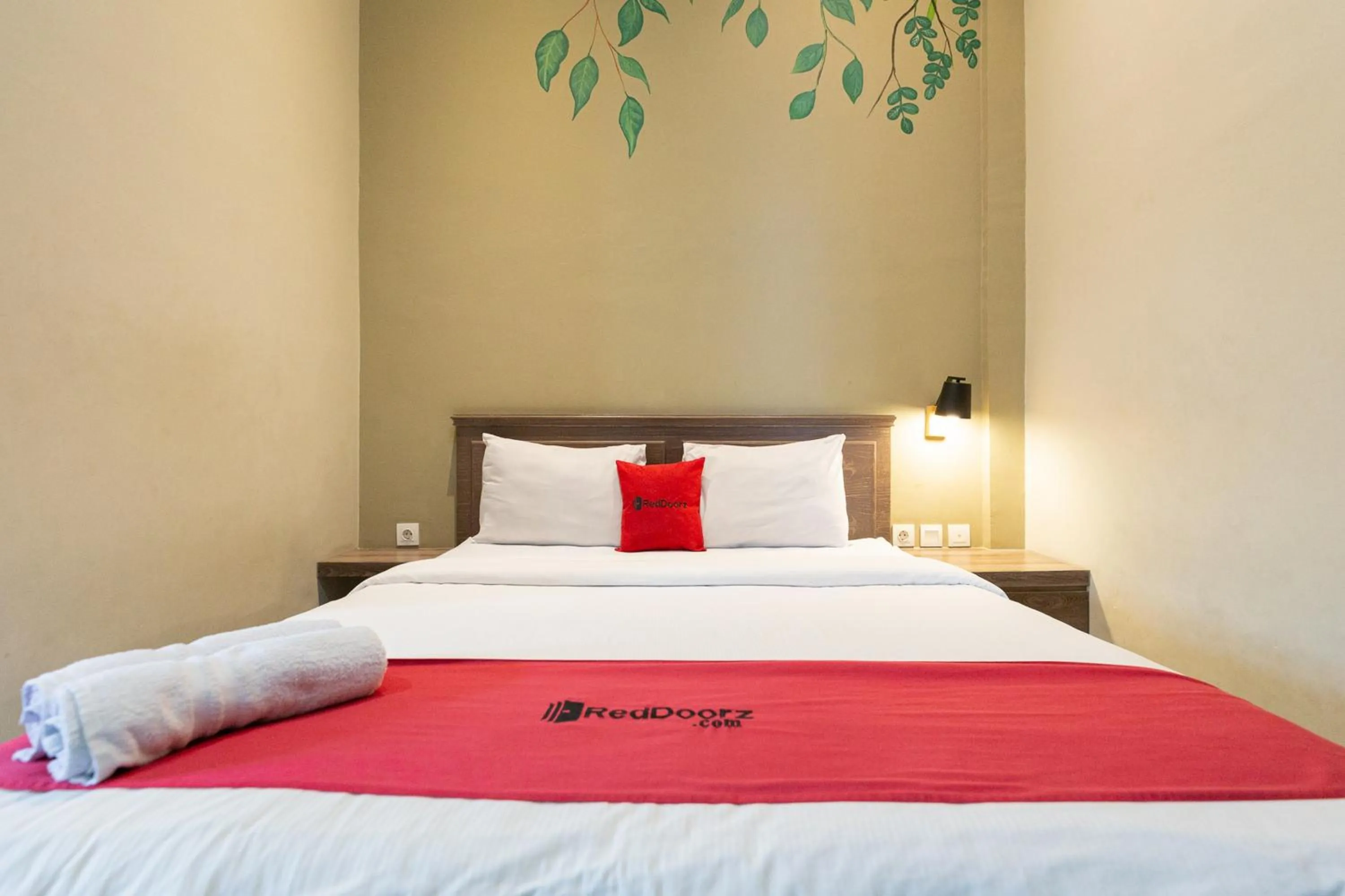 Bedroom, Bed in RedDoorz Plus near Mall Slipi Jaya