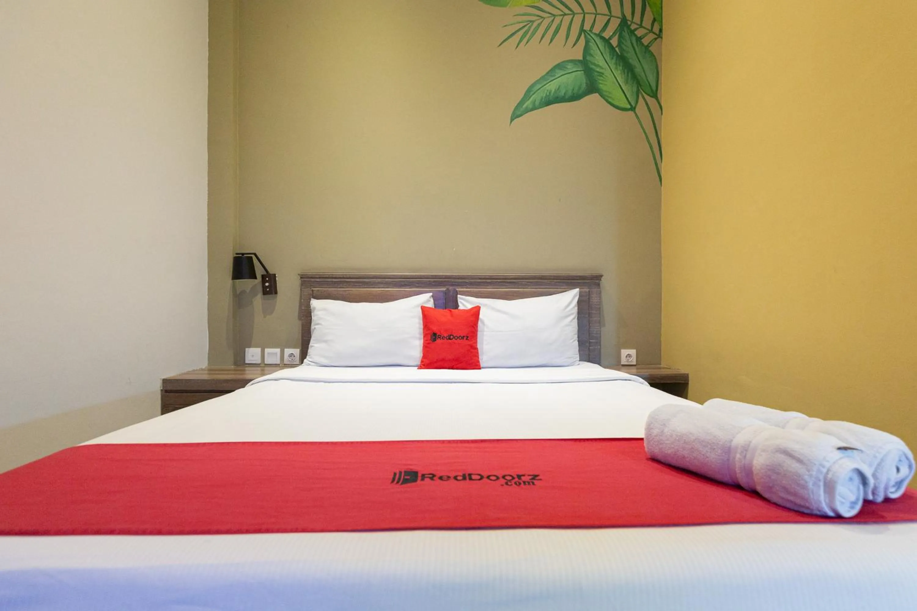 Bedroom, Bed in RedDoorz Plus near Mall Slipi Jaya