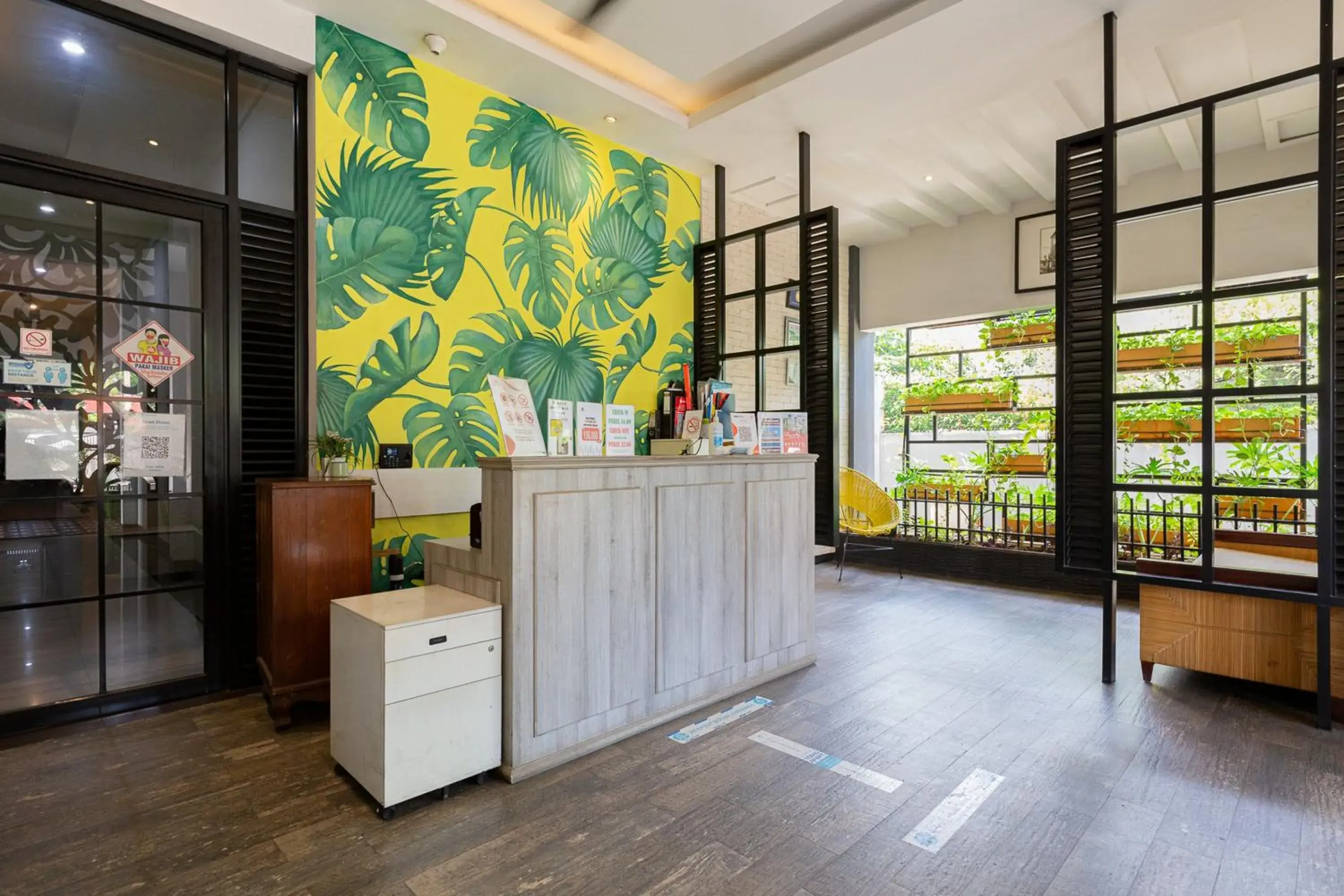 Lobby or reception in RedDoorz Plus near Mall Slipi Jaya Lobby or reception in RedDoorz Plus near Mall Slipi Jaya