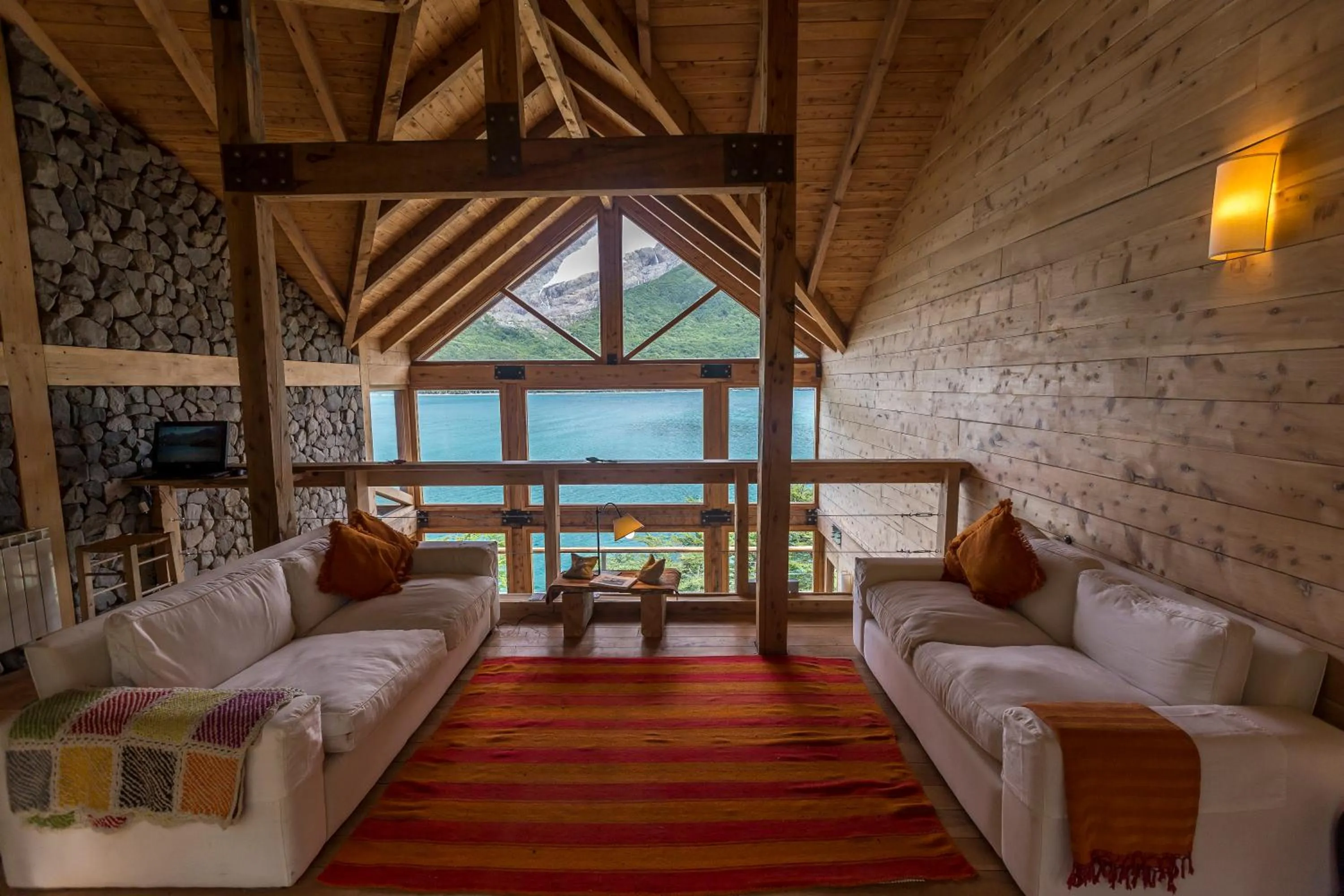 Communal lounge/ TV room in Aguas Arriba Lodge