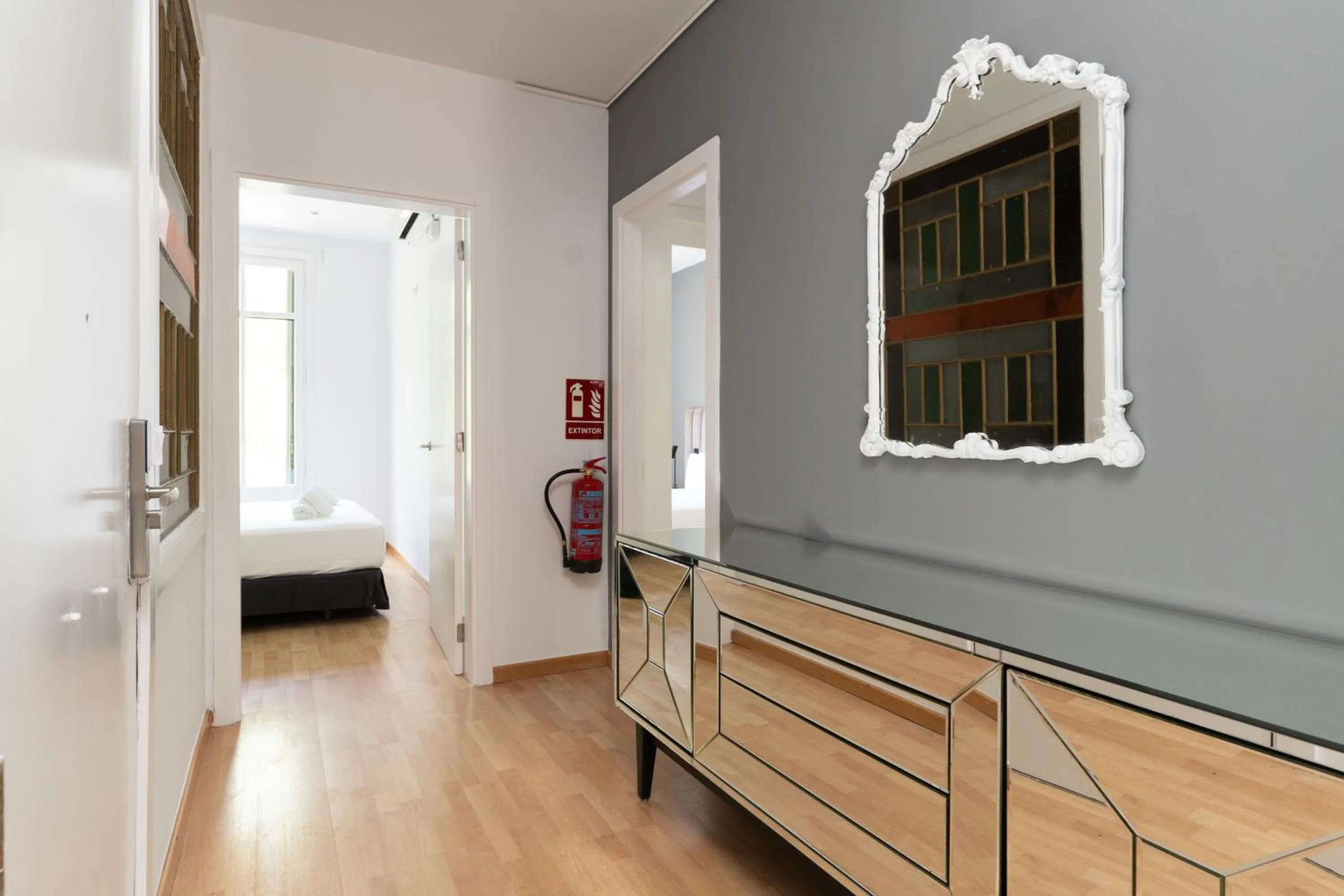 Photo of the whole room, Bed in TSA Gran Via