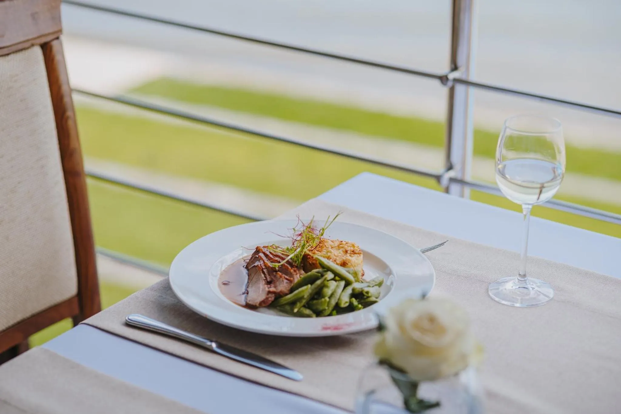 Restaurant/places to eat in Hotel Glamour