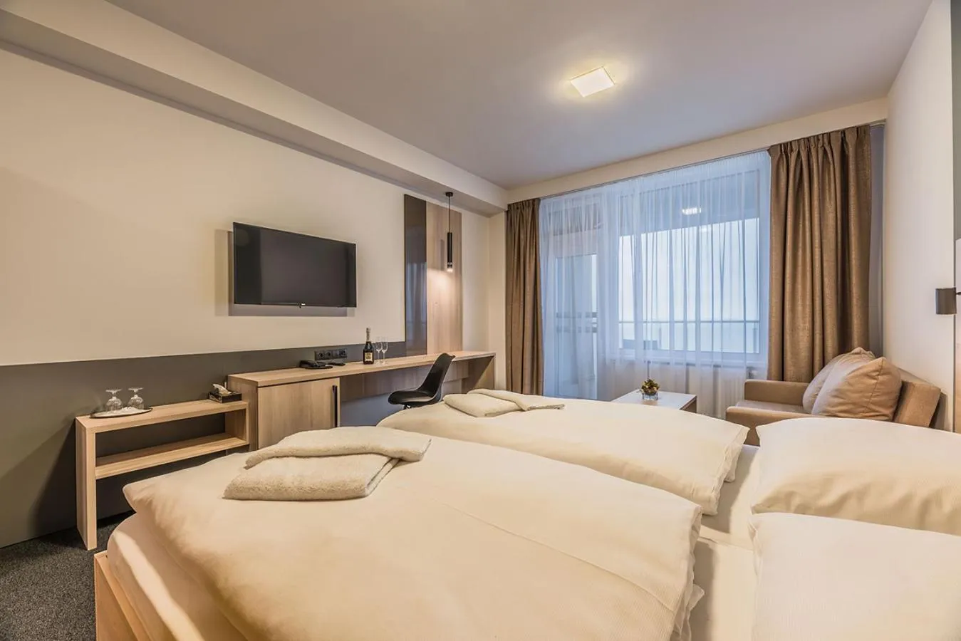 Balcony/Terrace, Bed in Hotel Glamour