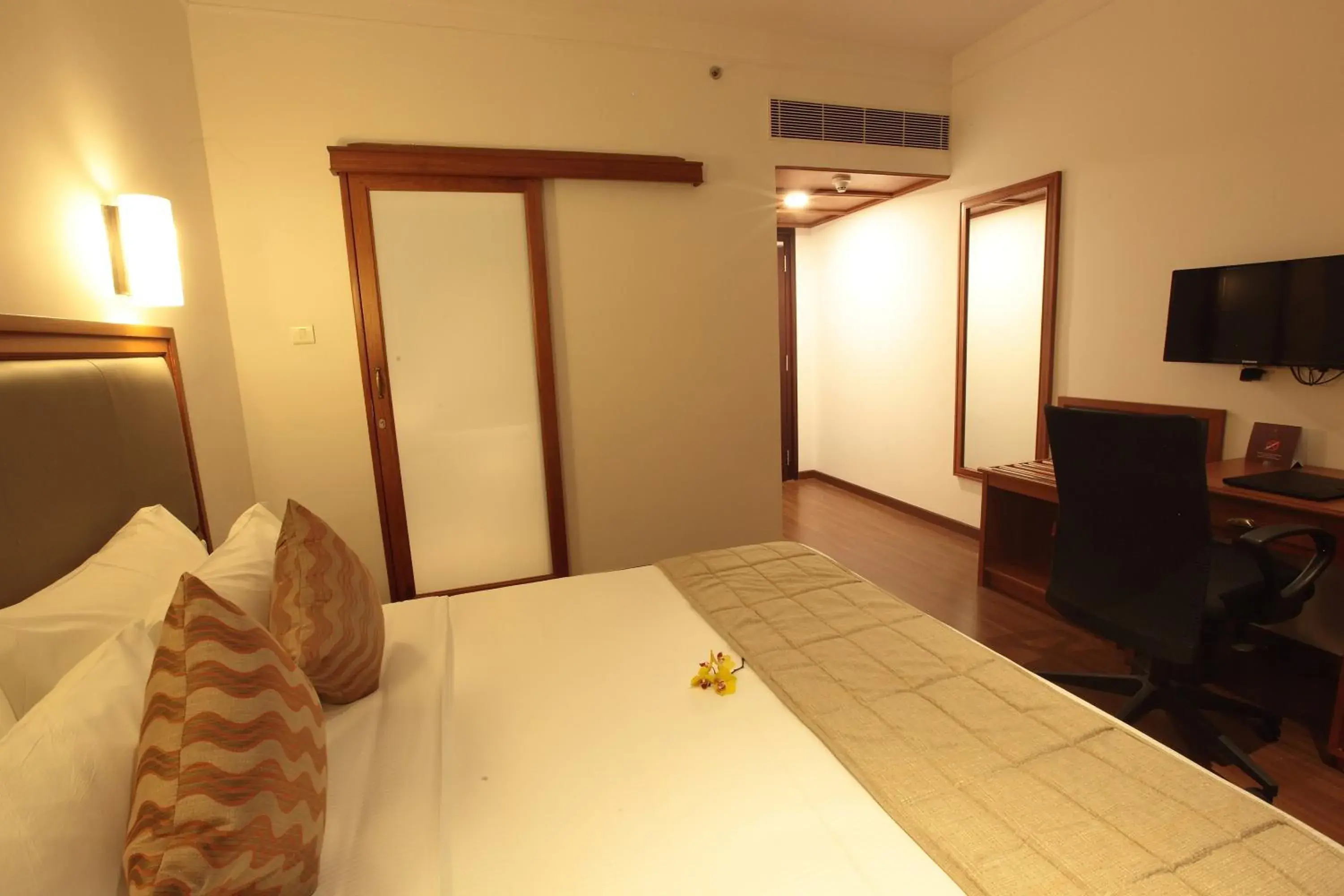 Bed in Monsoon Empress Kochi Bed in Monsoon Empress Kochi