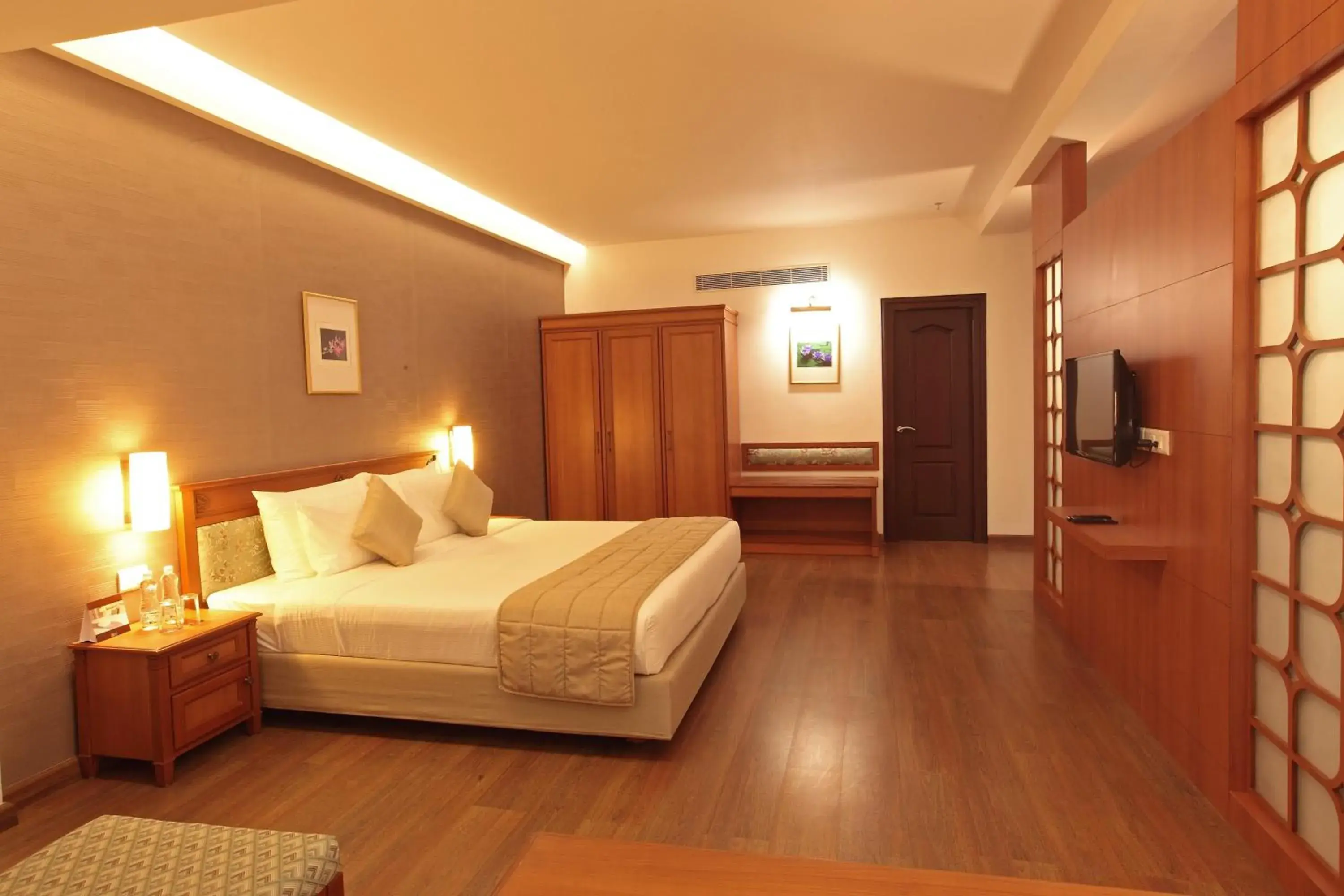 Bed in Monsoon Empress Kochi Bed in Monsoon Empress Kochi