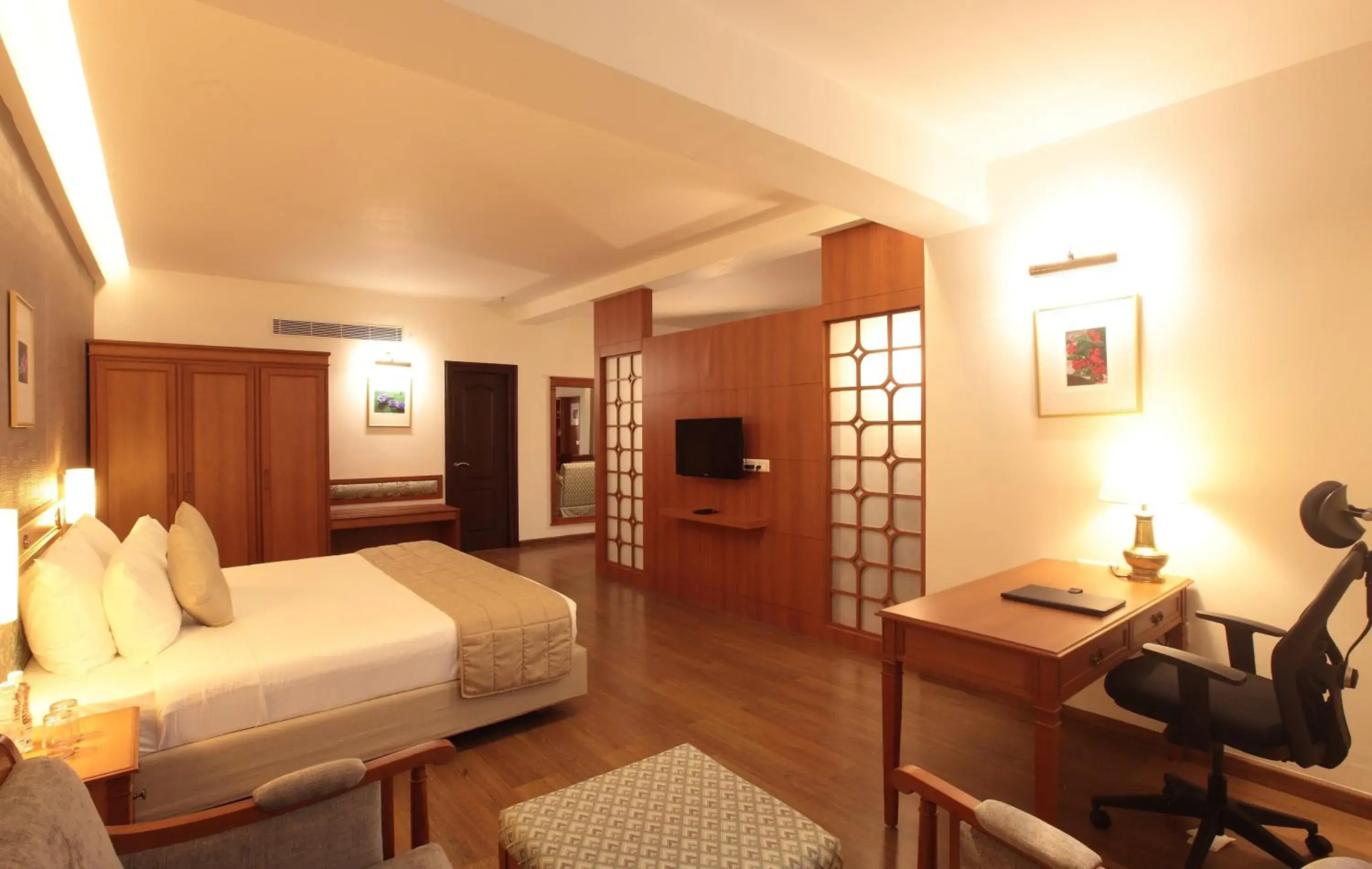 Bed in Monsoon Empress Kochi Bed in Monsoon Empress Kochi