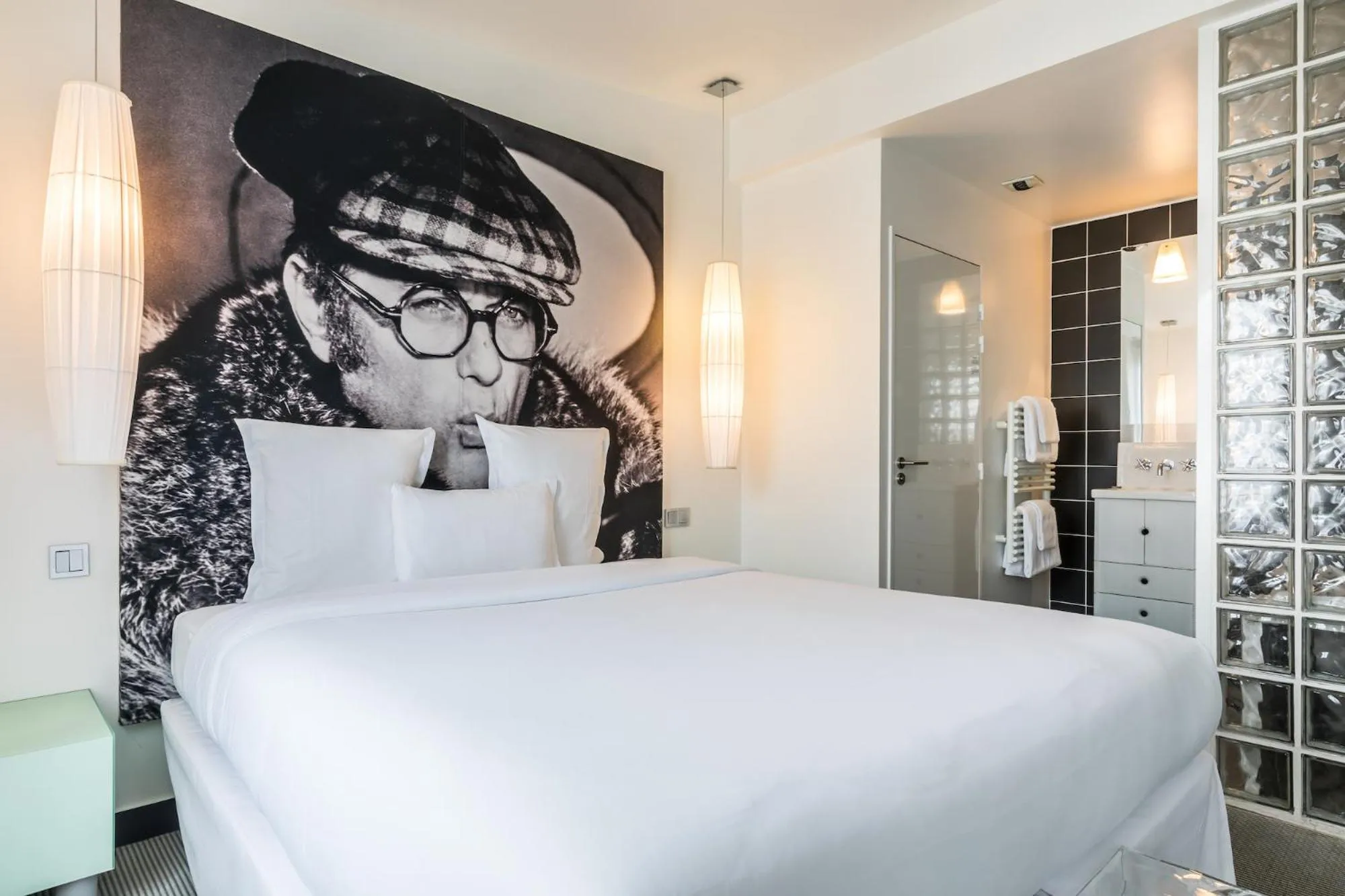 Bed in Kube Hôtel Paris