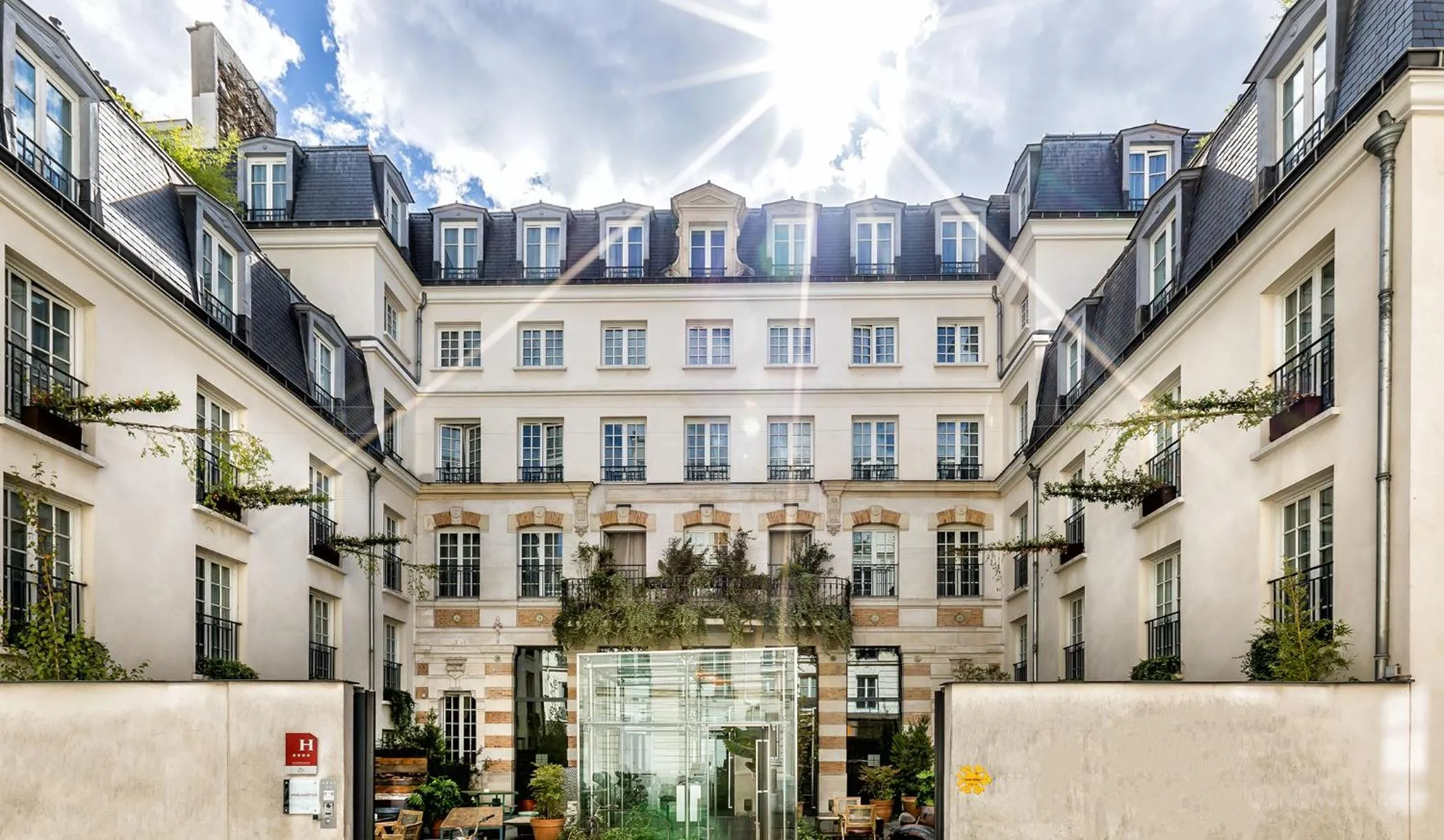 Facade/entrance in Kube Hôtel Paris