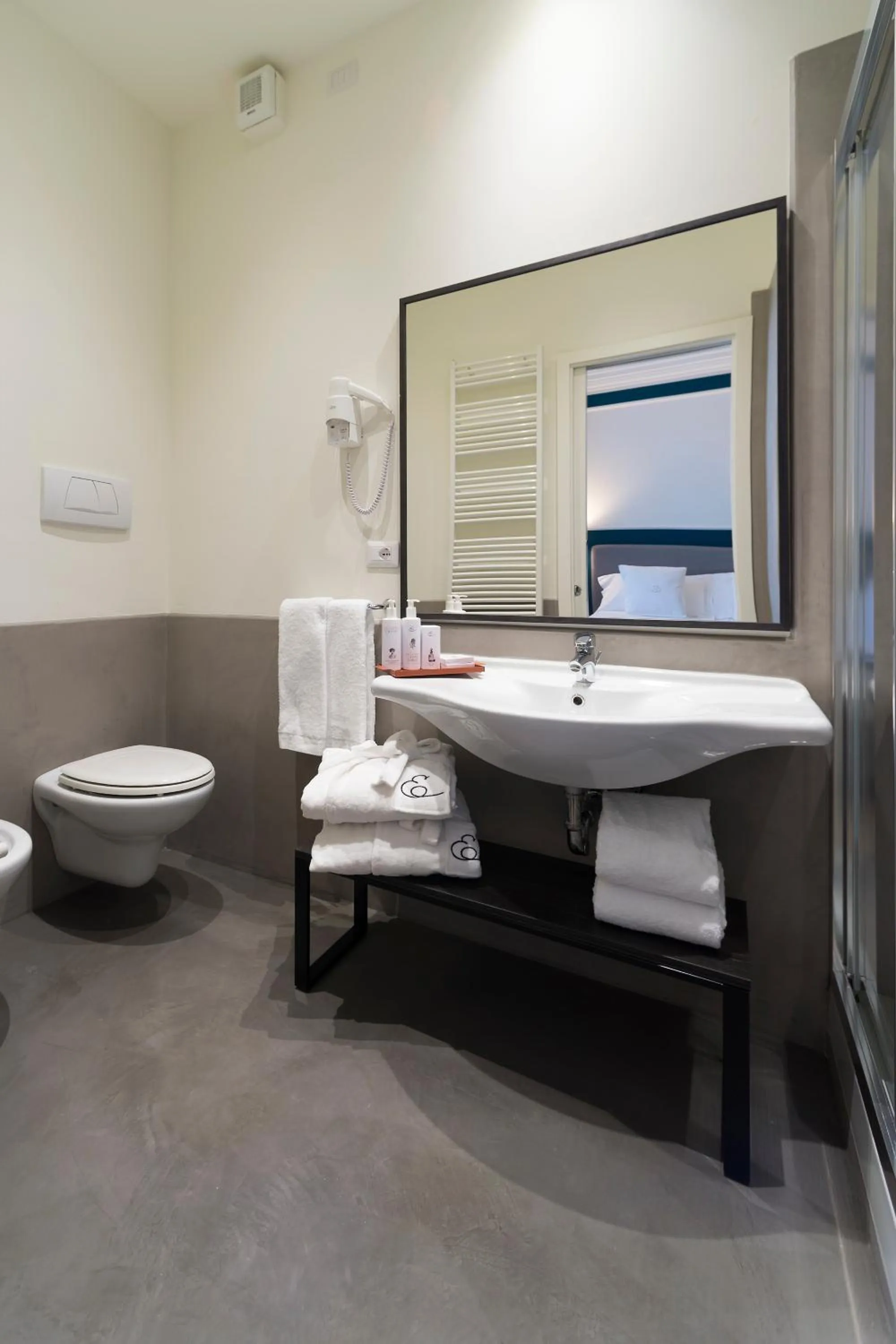 Toilet in Elizabeth Lifestyle Hotel