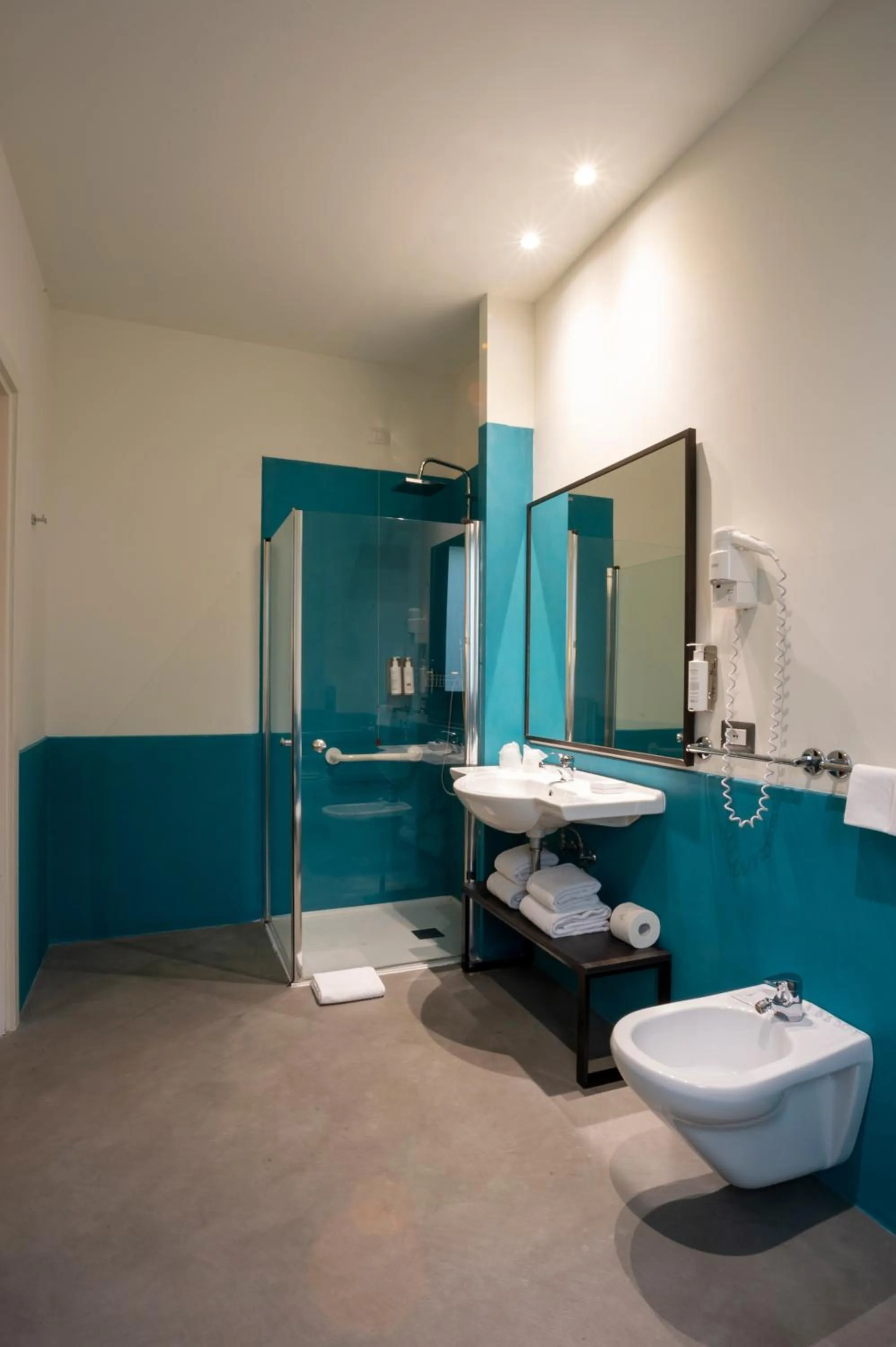 Shower in Elizabeth Lifestyle Hotel