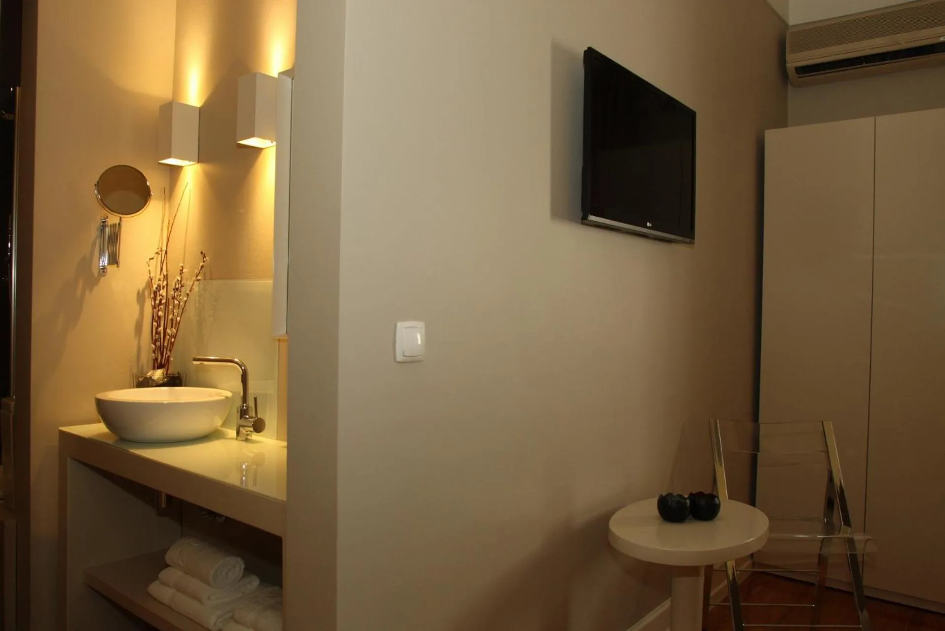 Bathroom in Castilho House