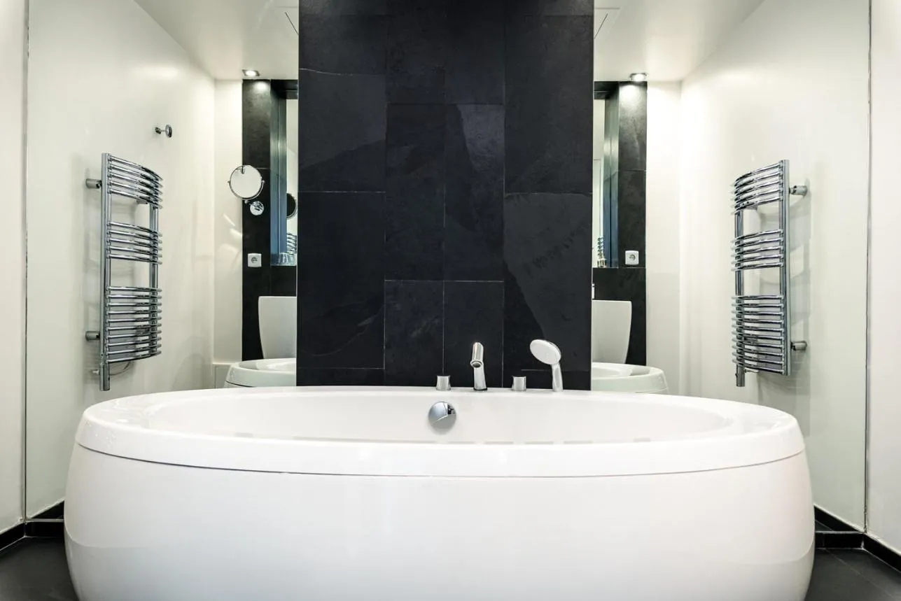 Bathroom in 1K Paris