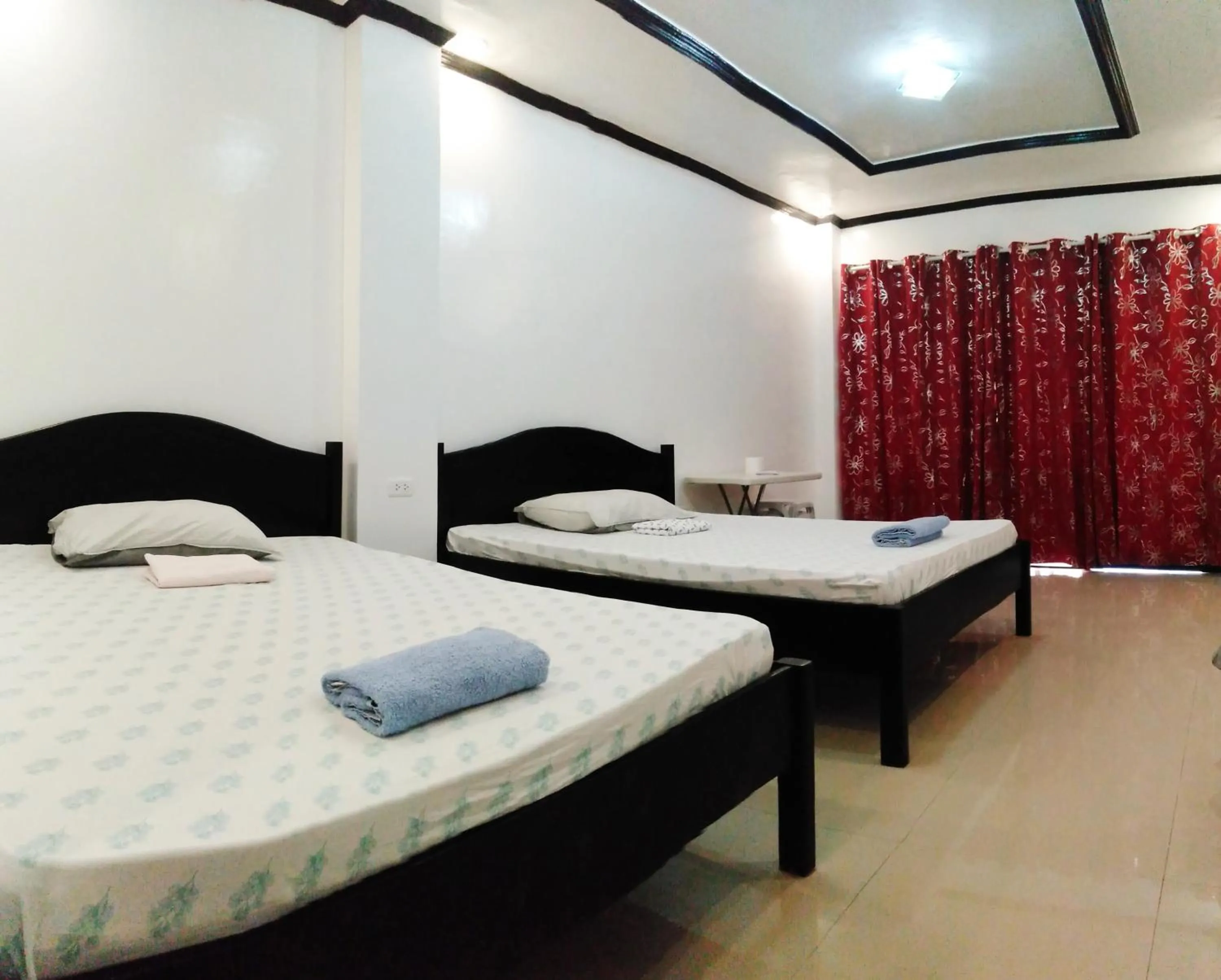 Bed in Strangers Inn&Bar