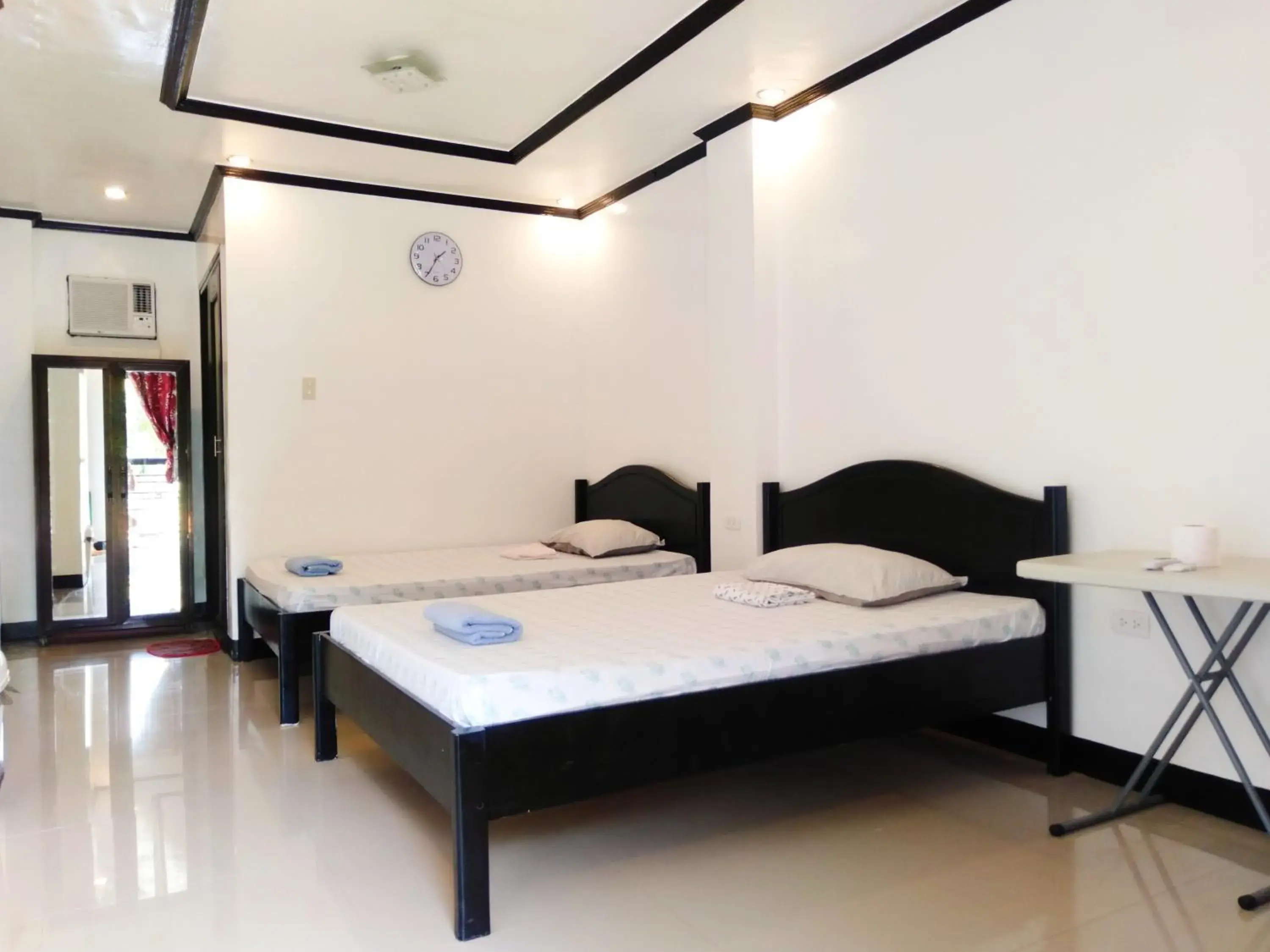 Bed in Strangers Inn&Bar Bed in Strangers Inn&Bar